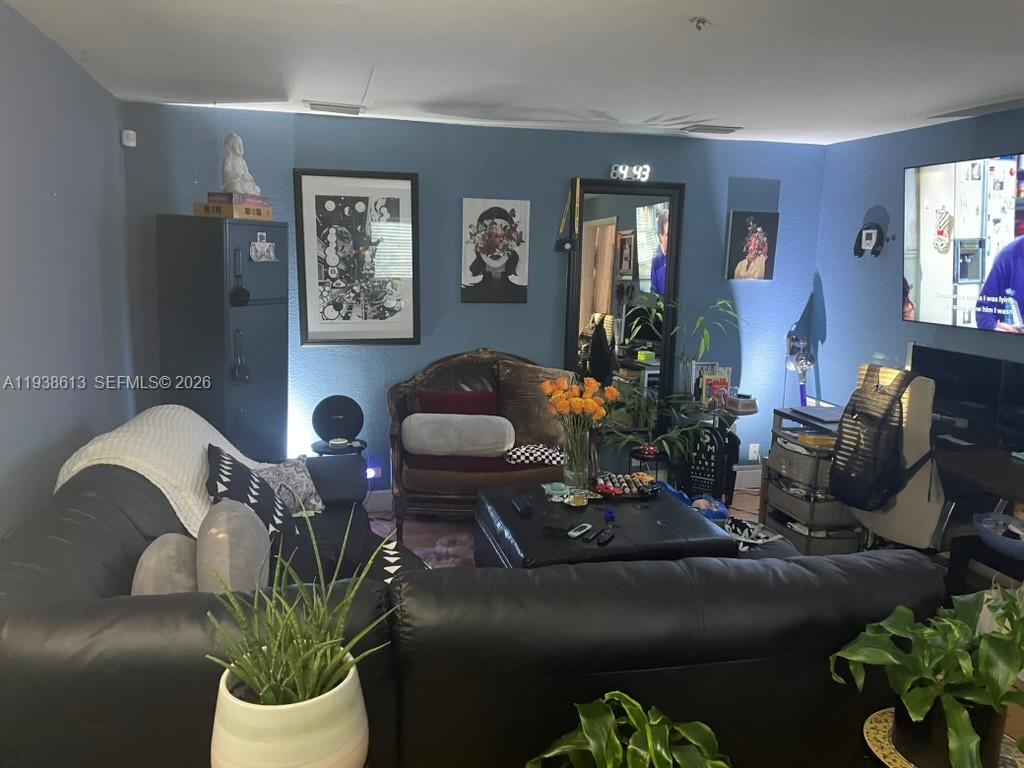 See details / 2090 sq. ft. $ 2026-01-05 0 Photo