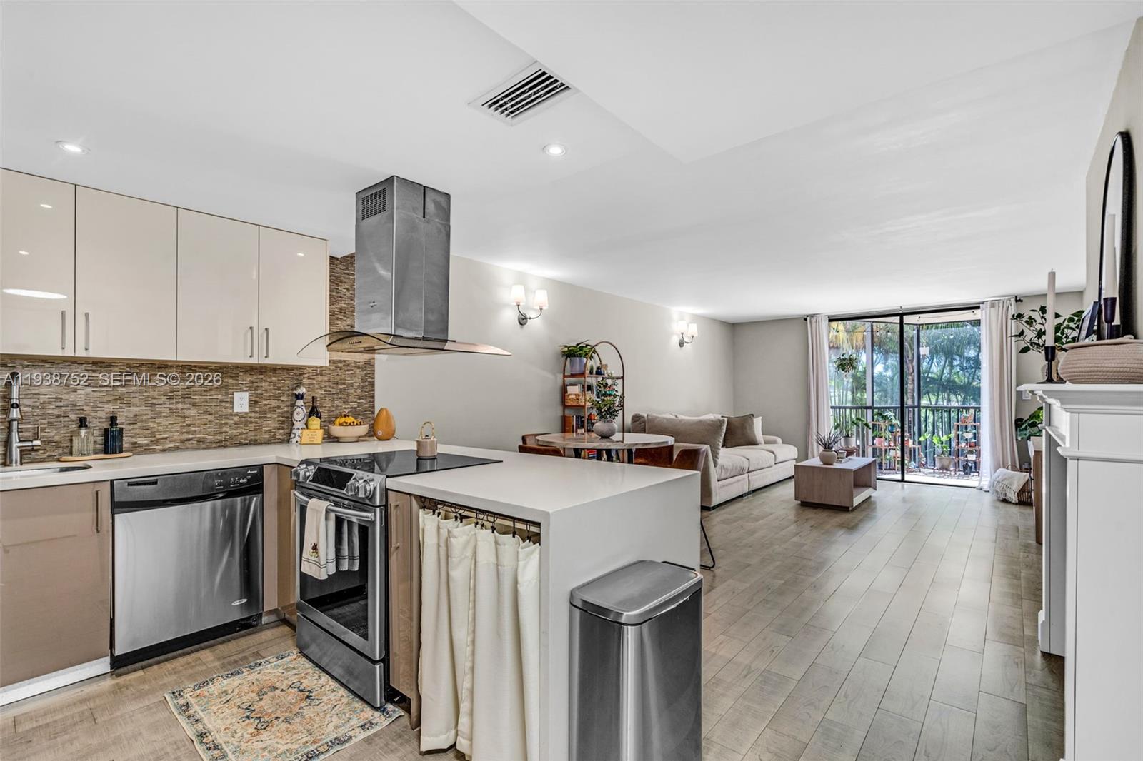 Photo of 20367 Country Club Dr  #L25, Aventura, Florida, 33180 - 