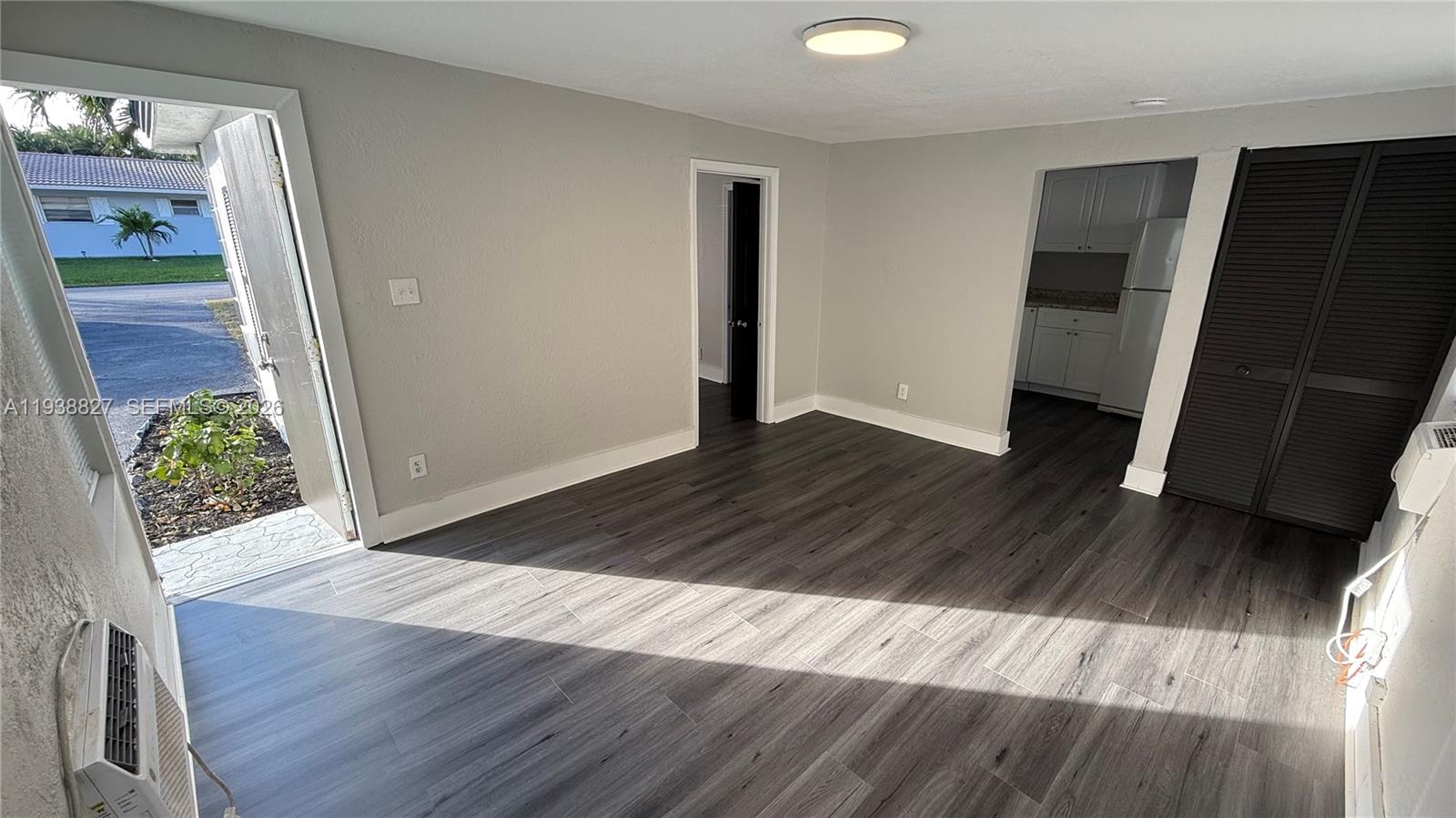 See details / 989 sq. ft. $ 2026-01-05 0 Photo