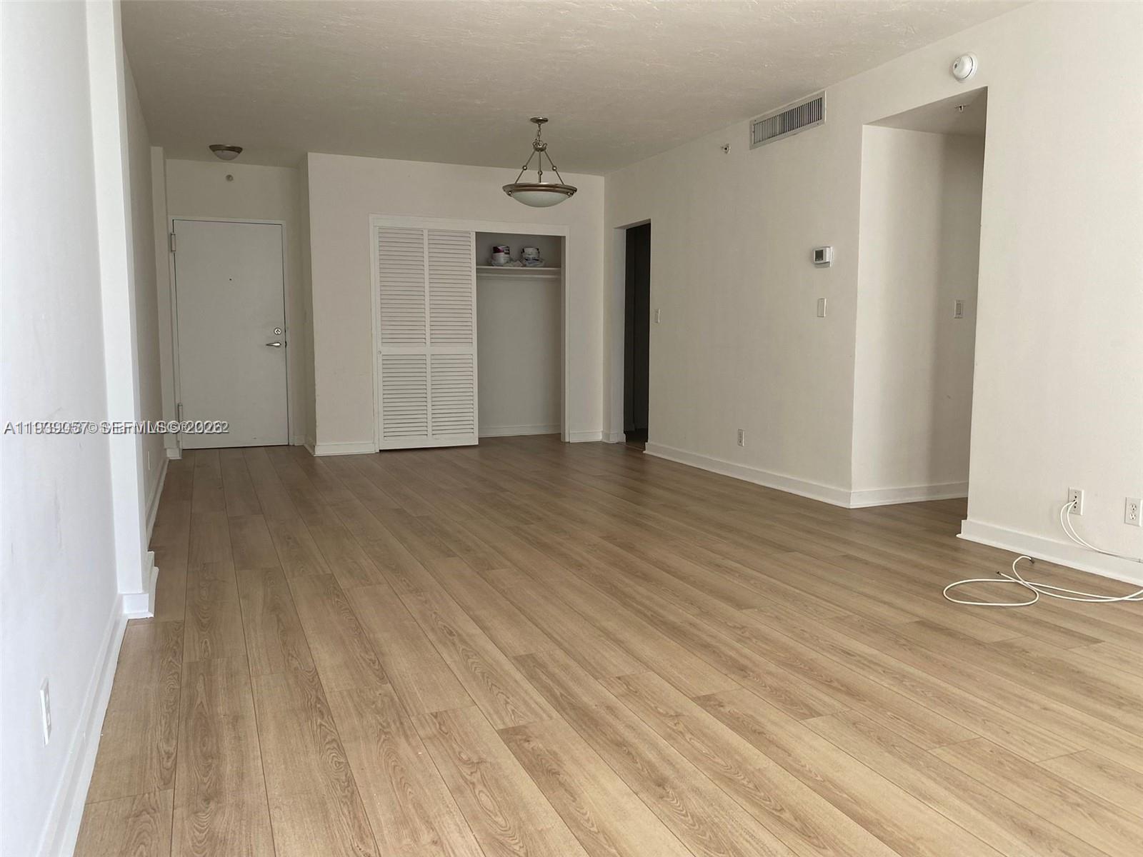 Photo of 3001 Ocean Dr  #1217, Hollywood, Florida, 33019 - living and dining