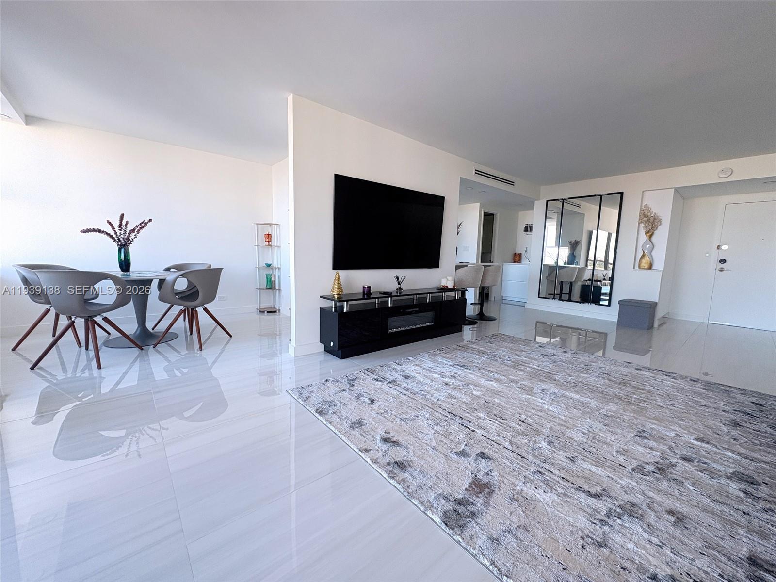 See details 2205 1 / 2 938 sq. ft. $ 2026-01-05 0 Photo