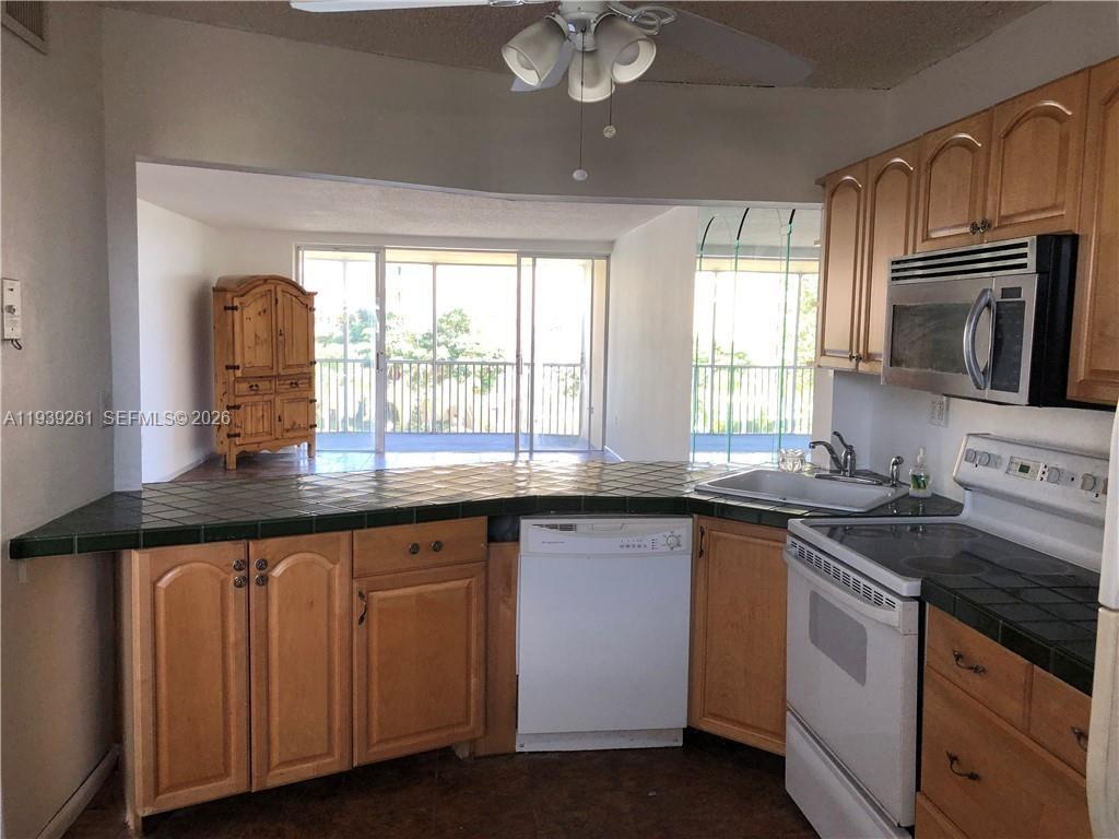 See details 403-1 2 / 2 1317 sq. ft. $ 2026-01-05 0 Photo