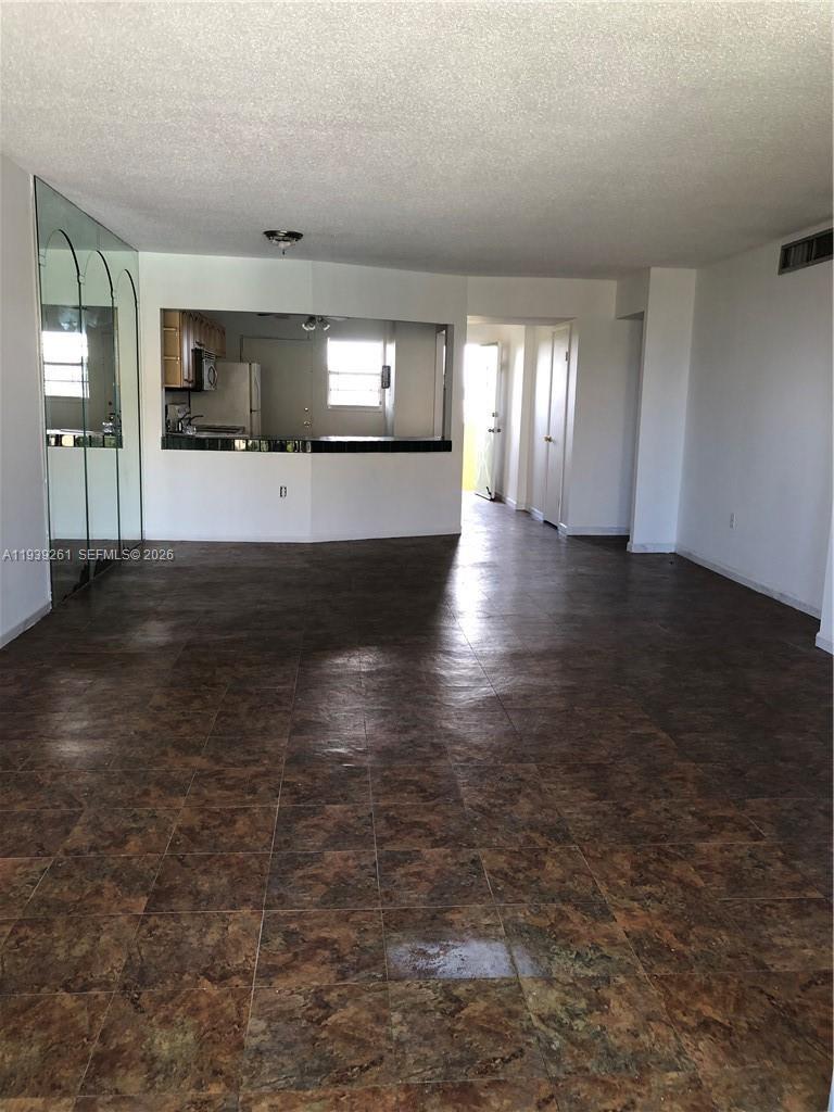 See details 403-1 2 / 2 1317 sq. ft. $ 2026-01-05 0 Photo