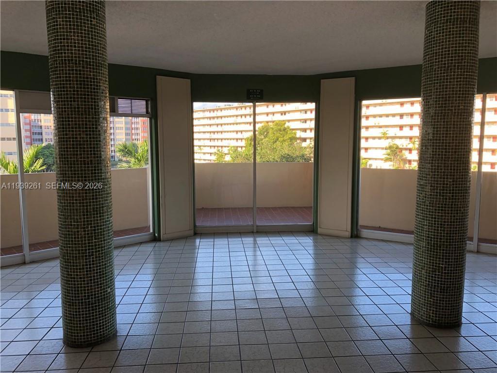 See details 403-1 2 / 2 1317 sq. ft. $ 2026-01-05 0 Photo