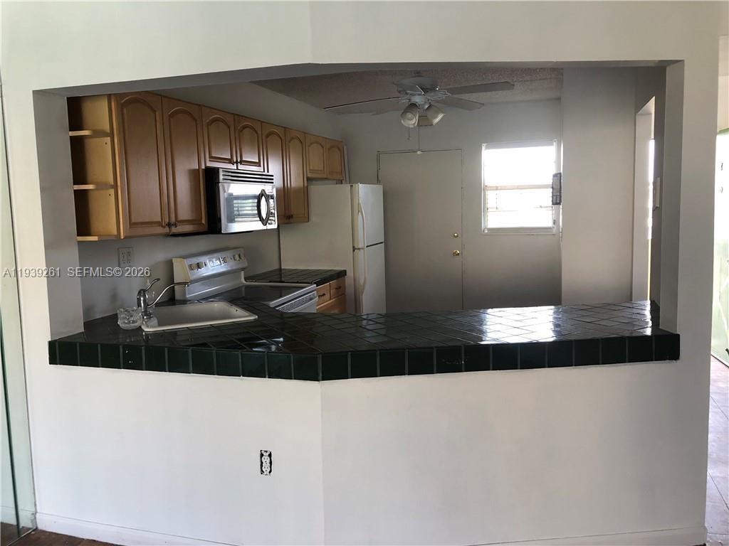 See details 403-1 2 / 2 1317 sq. ft. $ 2026-01-05 0 Photo