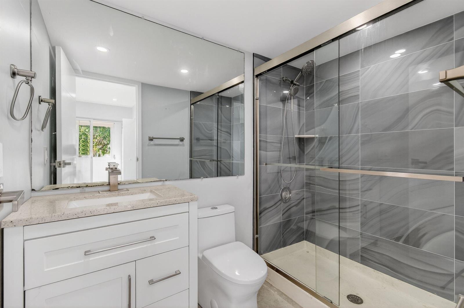  1 /  720 sq. ft. $ 2026-06-09 0 foto