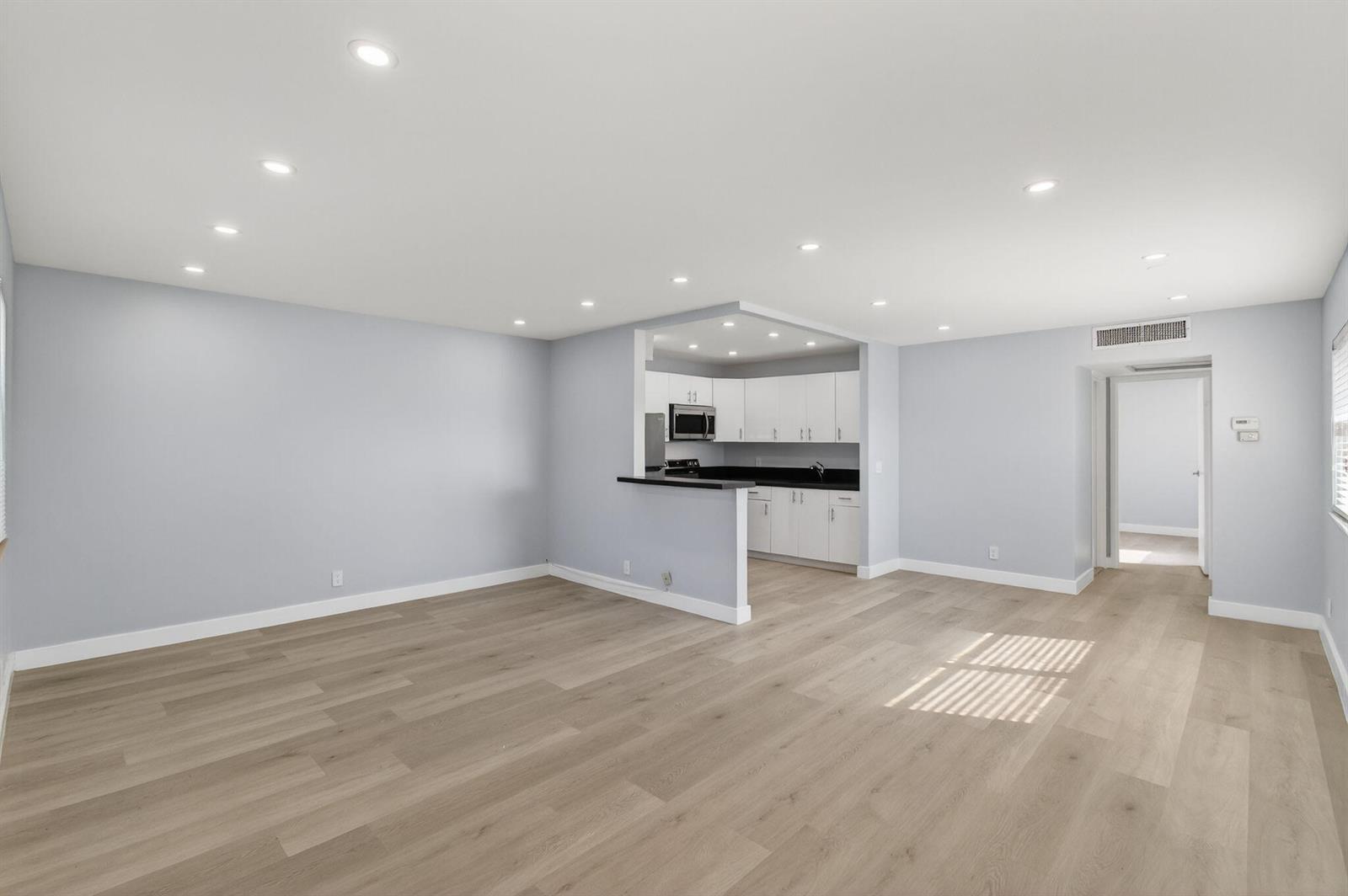  1 /  720 sq. ft. $ 2026-06-09 0 foto
