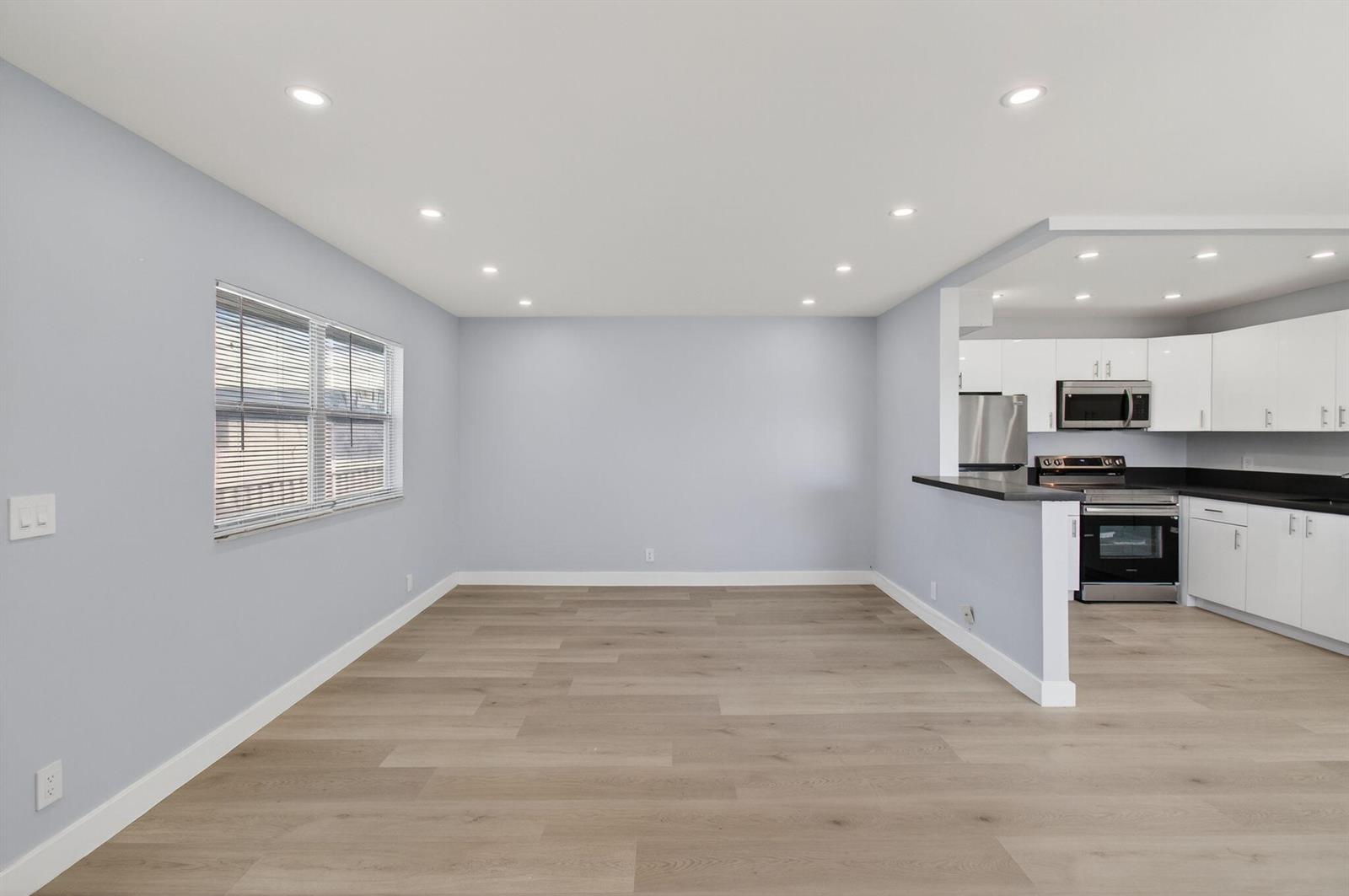  1 /  720 sq. ft. $ 2026-06-09 0 foto