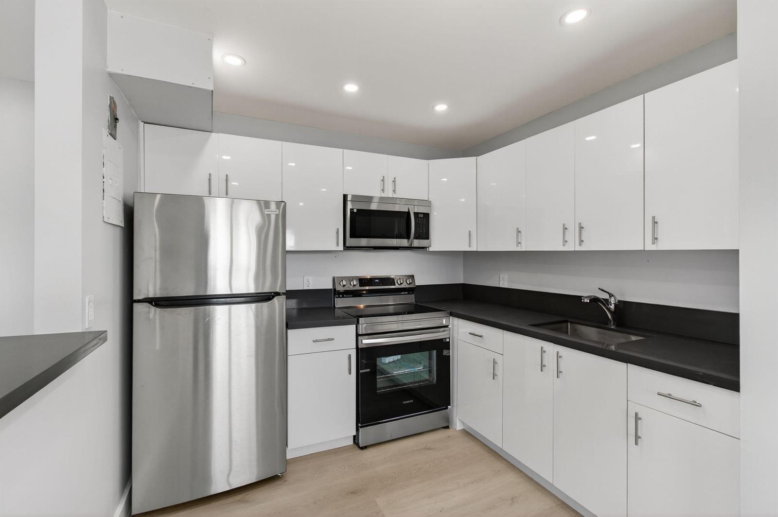  1 /  720 sq. ft. $ 2026-06-09 0 foto
