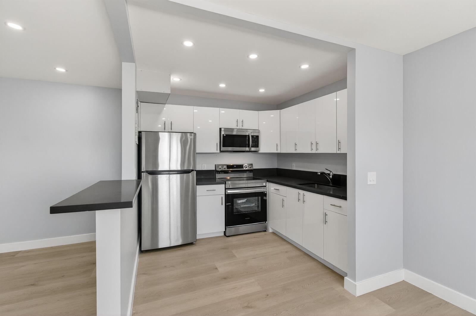  1 /  720 sq. ft. $ 2026-06-09 0 foto