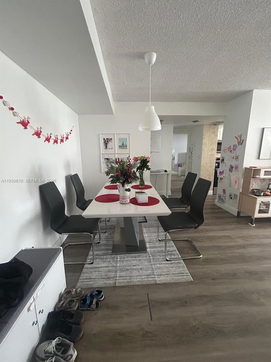 Ver detalles 1702 2 / 2 1275 sq. ft. $ 2026-01-06 0 foto