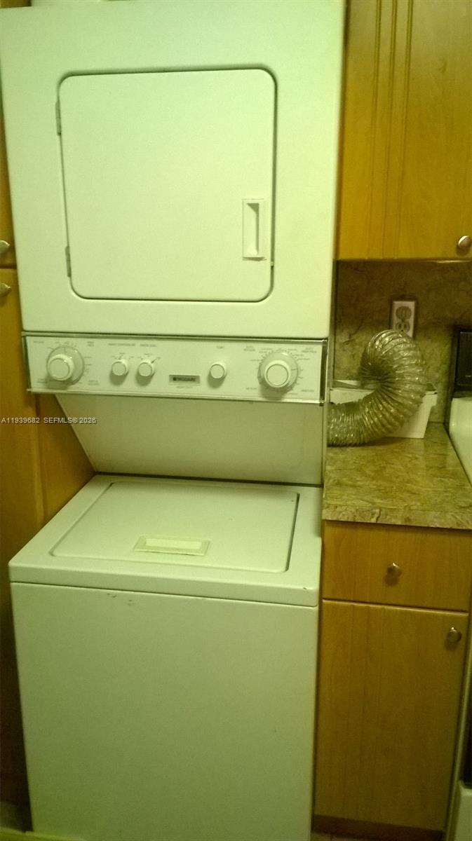 See details 2007 2 / 2 1008 sq. ft. $ 2026-01-06 0 Photo