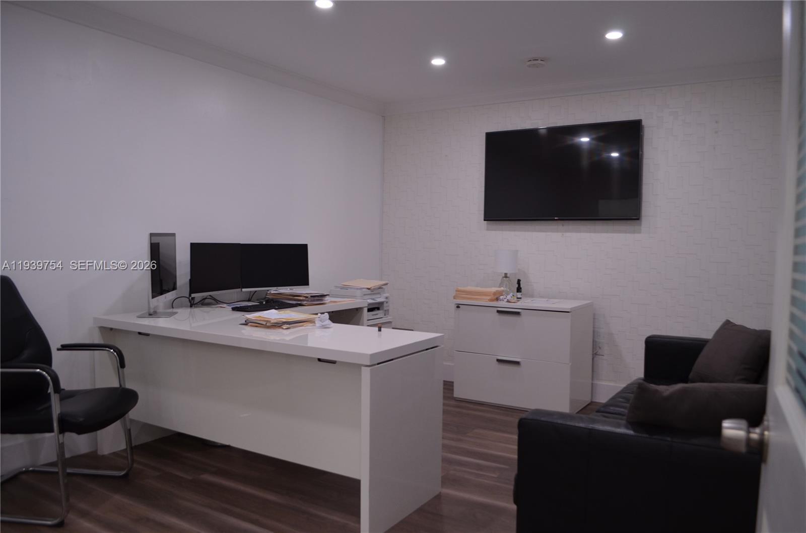 20  /   sq. ft. $ 2026-01-06 0 Photo