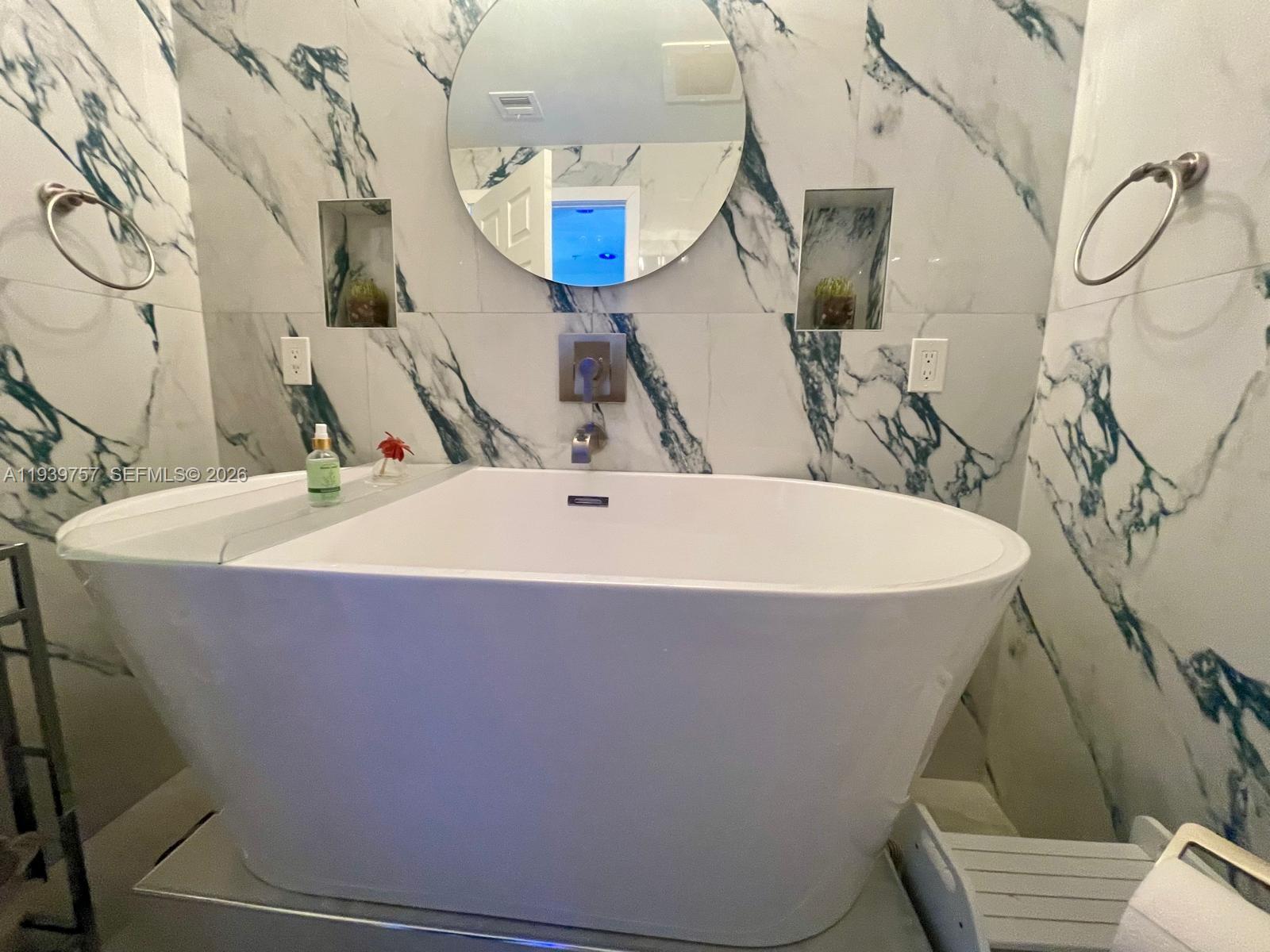 Photo of 140 Dixie Hwy  #527, Hollywood, Florida, 33020 - 