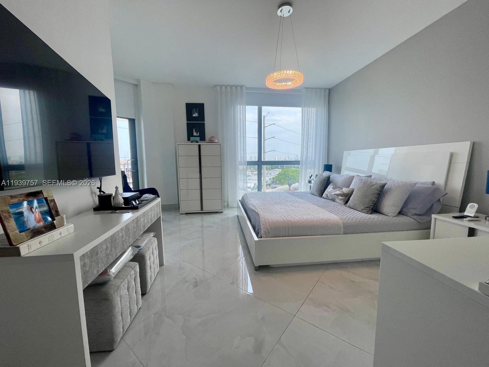 Photo of 140 Dixie Hwy  #527, Hollywood, Florida, 33020 - 