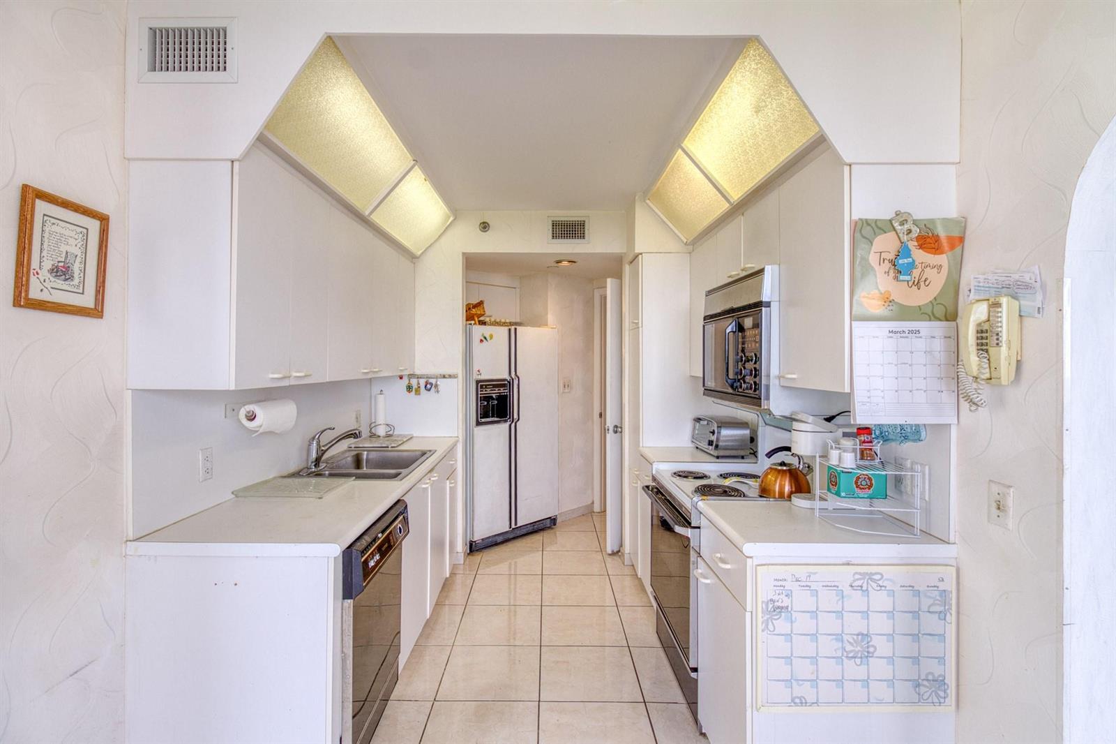 Photo of 20185 Country Club  #1709, Aventura, Florida, 33180 - Photo 13