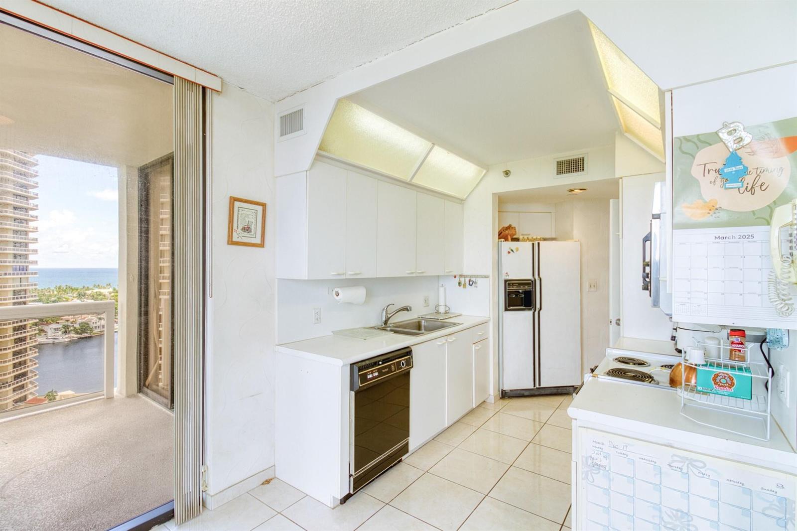 Photo of 20185 Country Club  #1709, Aventura, Florida, 33180 - Photo 14