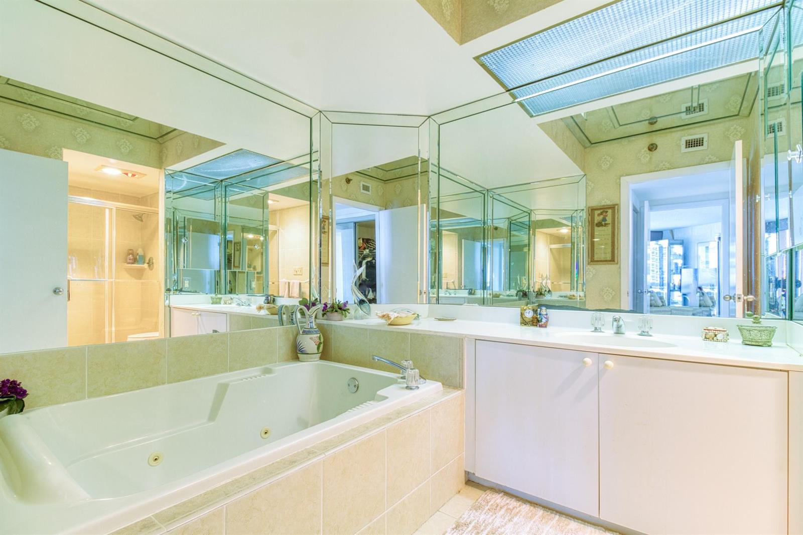 Photo of 20185 Country Club  #1709, Aventura, Florida, 33180 - Photo 26