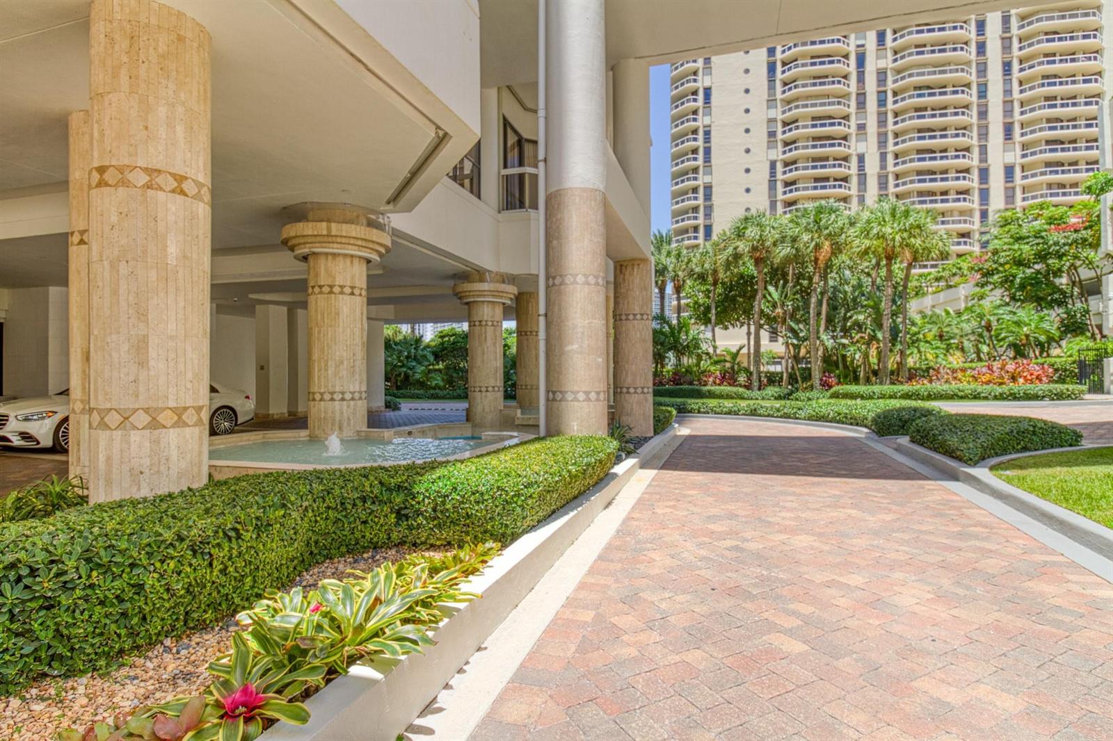 Photo of 20185 Country Club  #1709, Aventura, Florida, 33180 - Photo 32