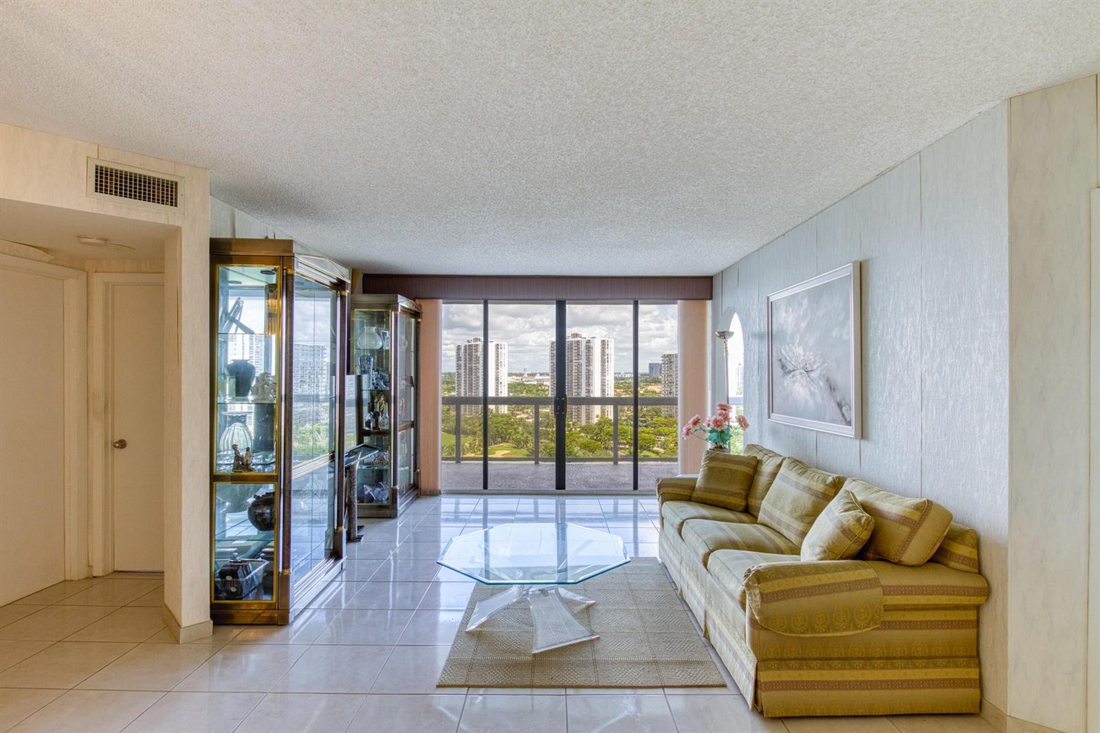 Photo of 20185 Country Club  #1709, Aventura, Florida, 33180 - Photo 7