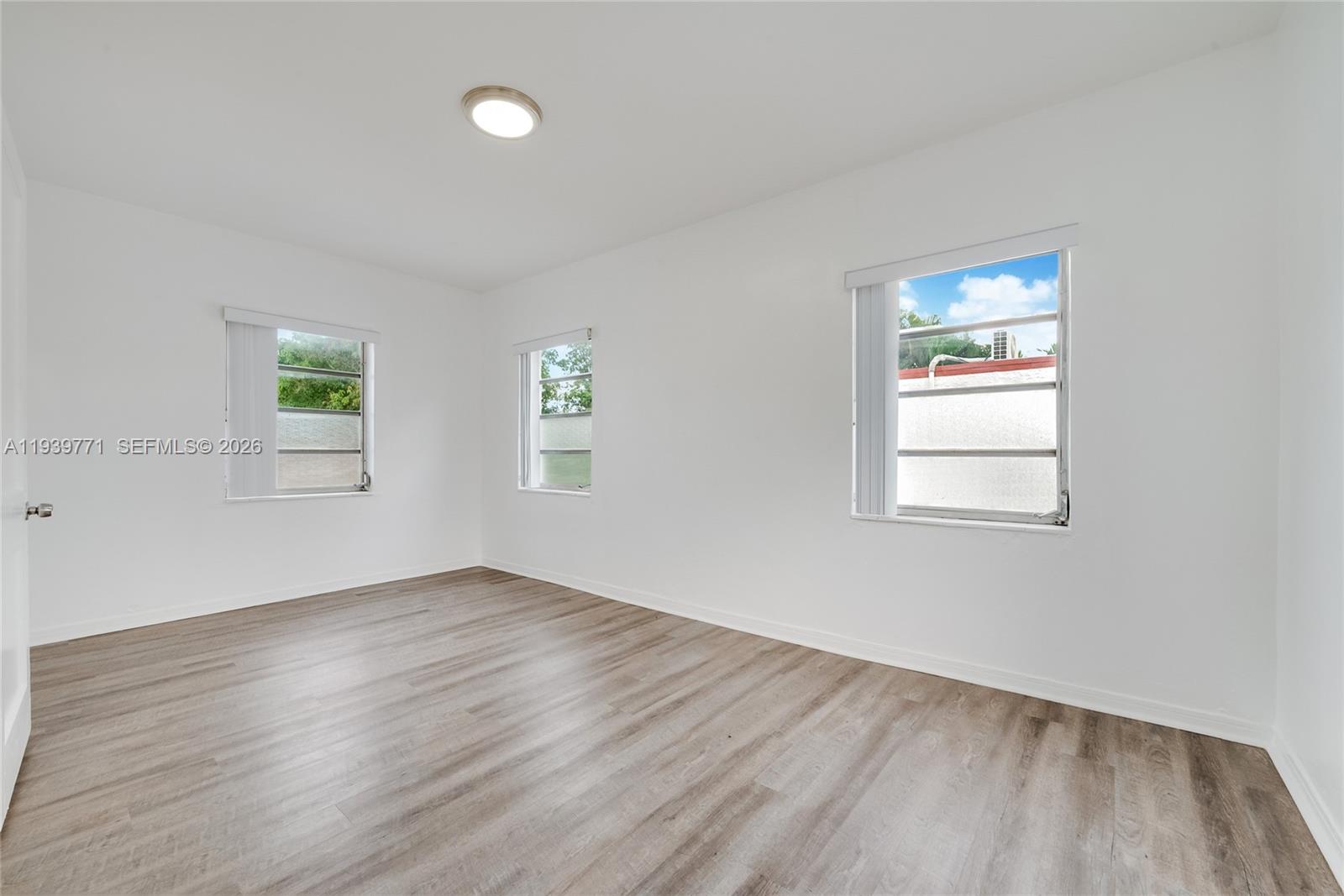 Подробнее / 3849 кв.футов $ 2026-01-06 0 Фото