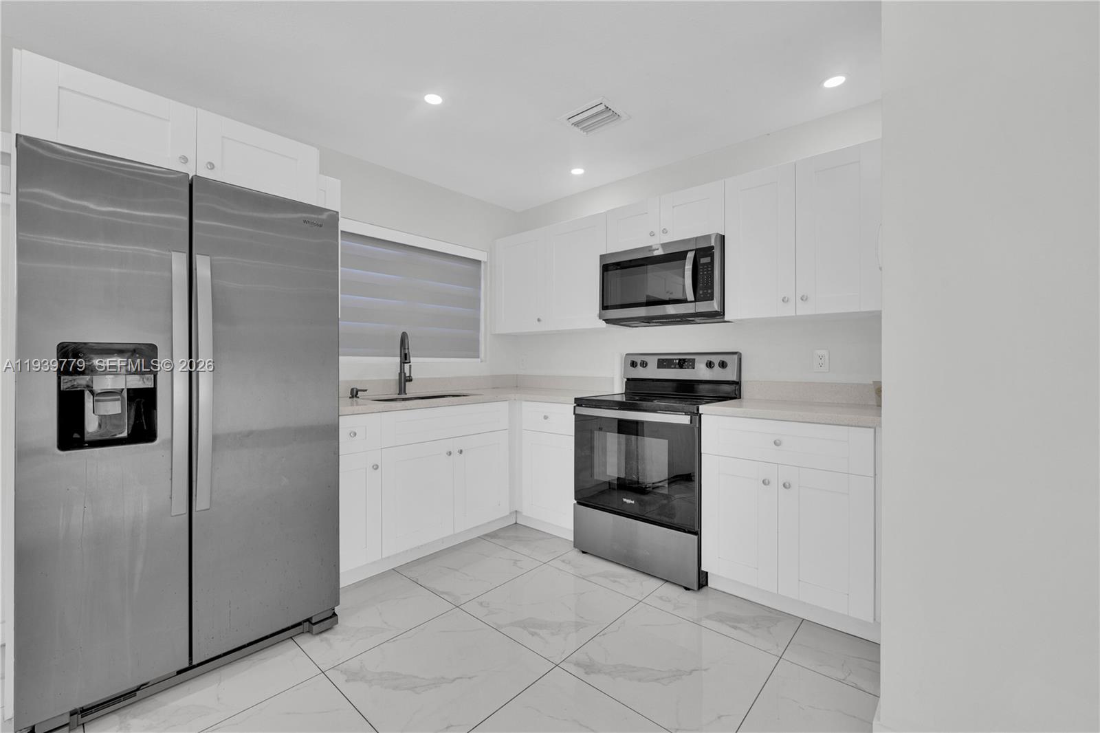 Подробнее / 1998 кв.футов $ 2026-01-06 0 Фото