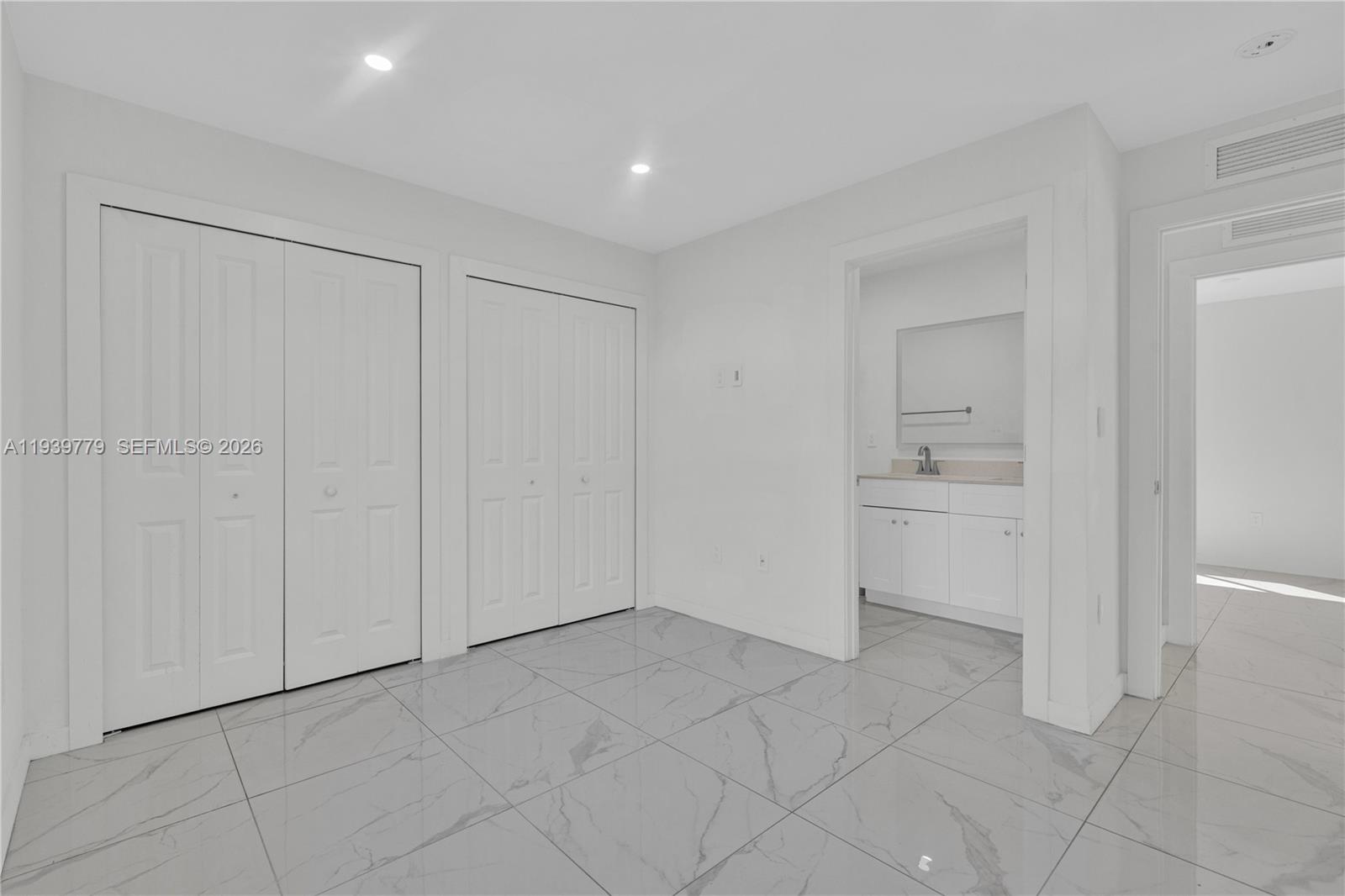 Подробнее / 1998 кв.футов $ 2026-01-06 0 Фото