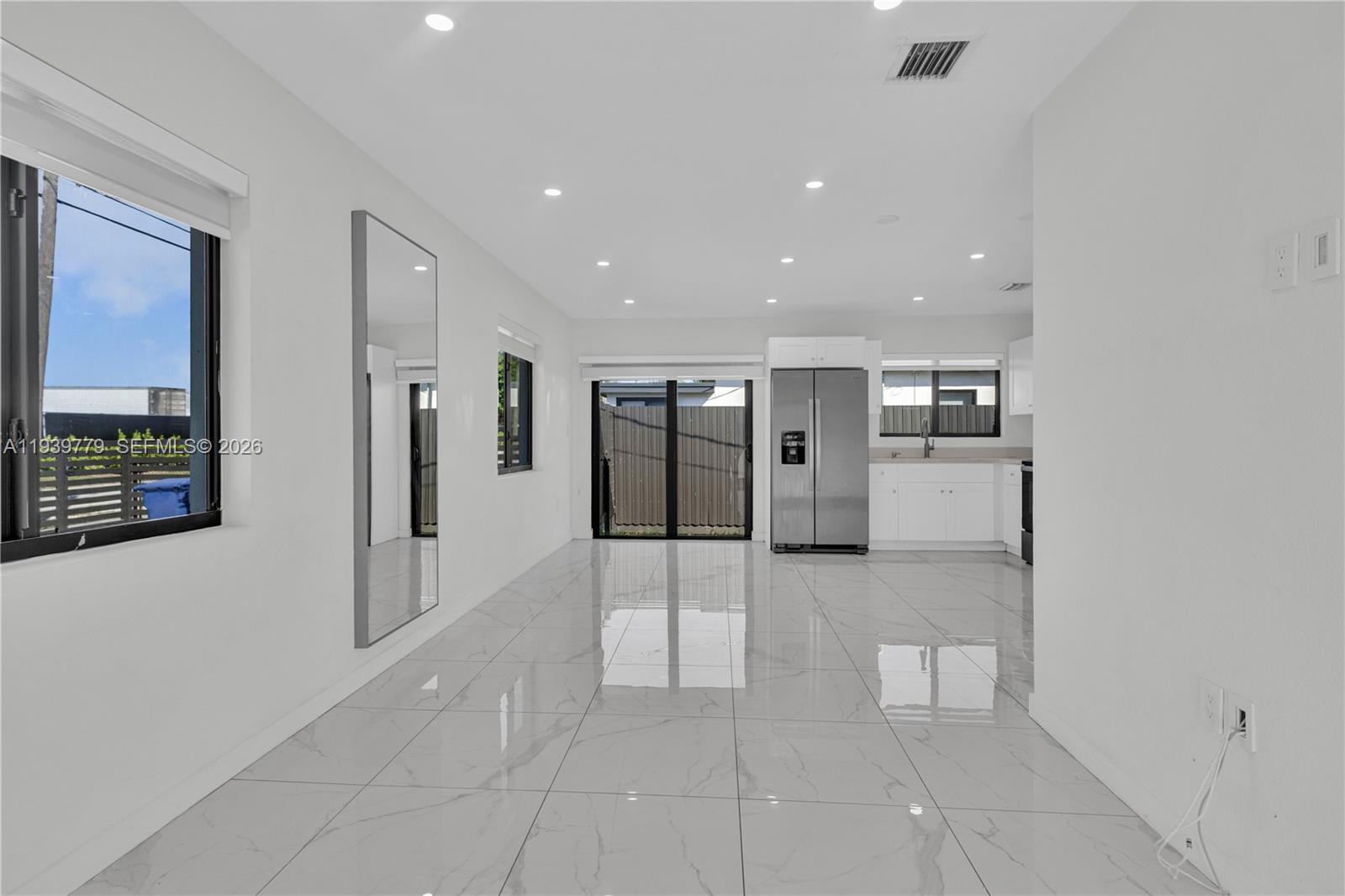 Подробнее / 1998 кв.футов $ 2026-01-06 0 Фото