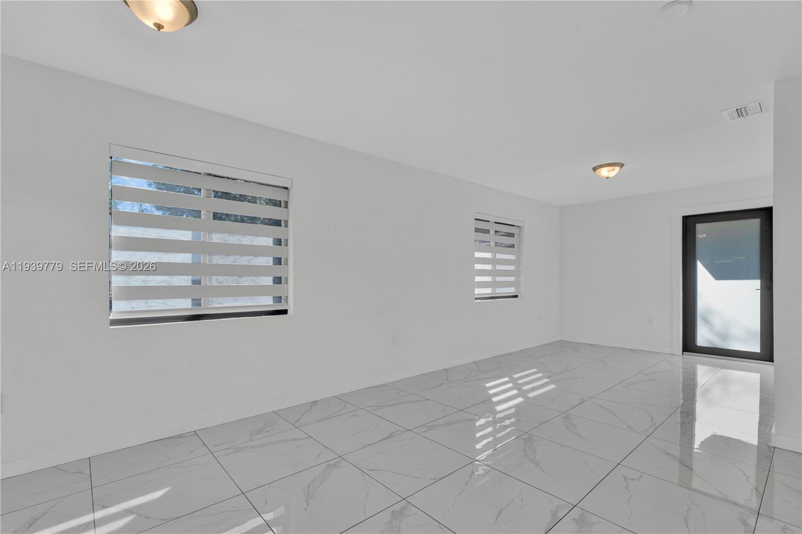 Подробнее / 1998 кв.футов $ 2026-01-06 0 Фото