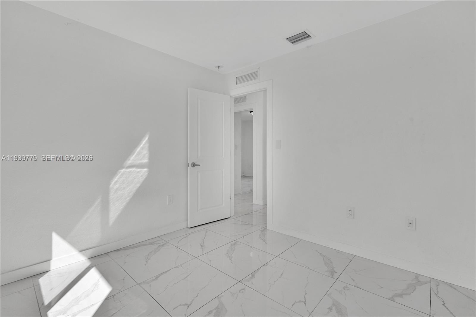 Подробнее / 1998 кв.футов $ 2026-01-06 0 Фото