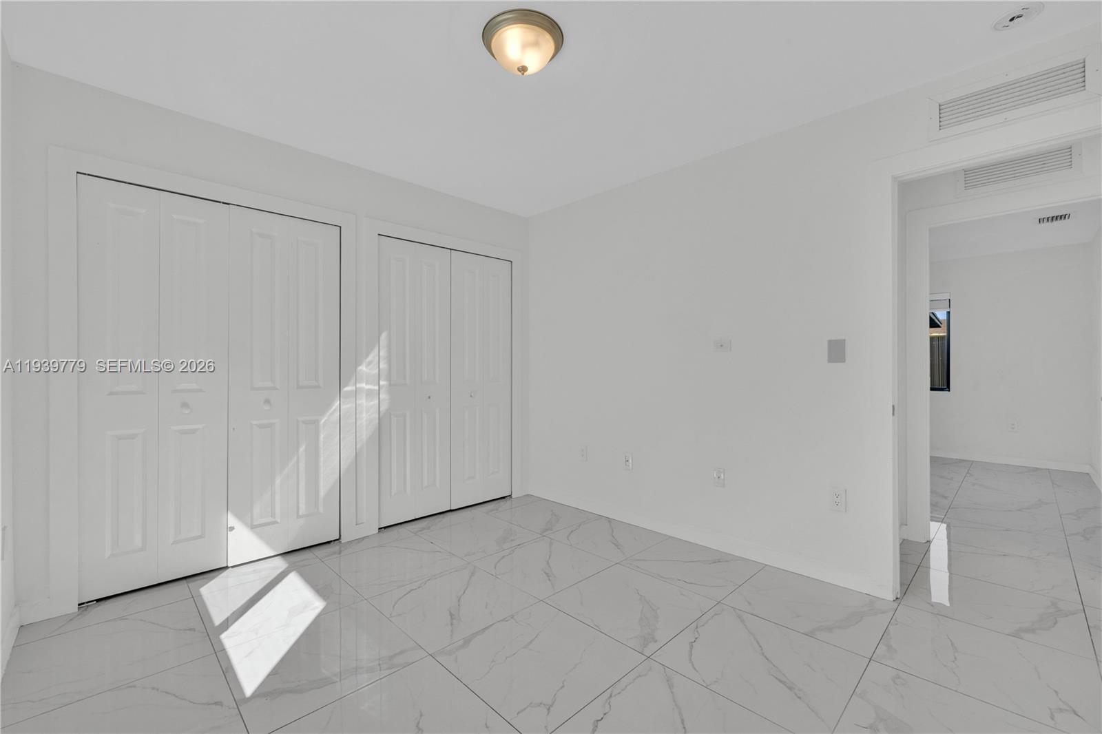 Подробнее / 1998 кв.футов $ 2026-01-06 0 Фото