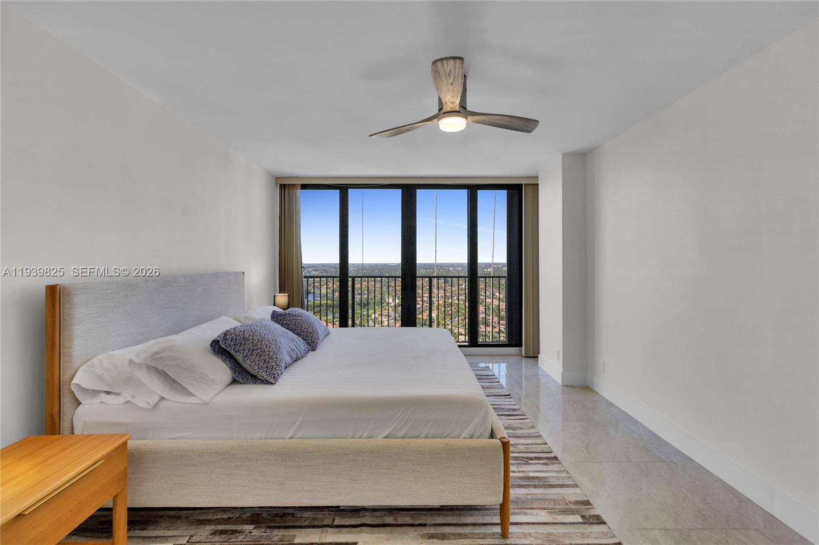 Photo of 2201 Ocean Dr  #2806, Hollywood, Florida, 33019 - 