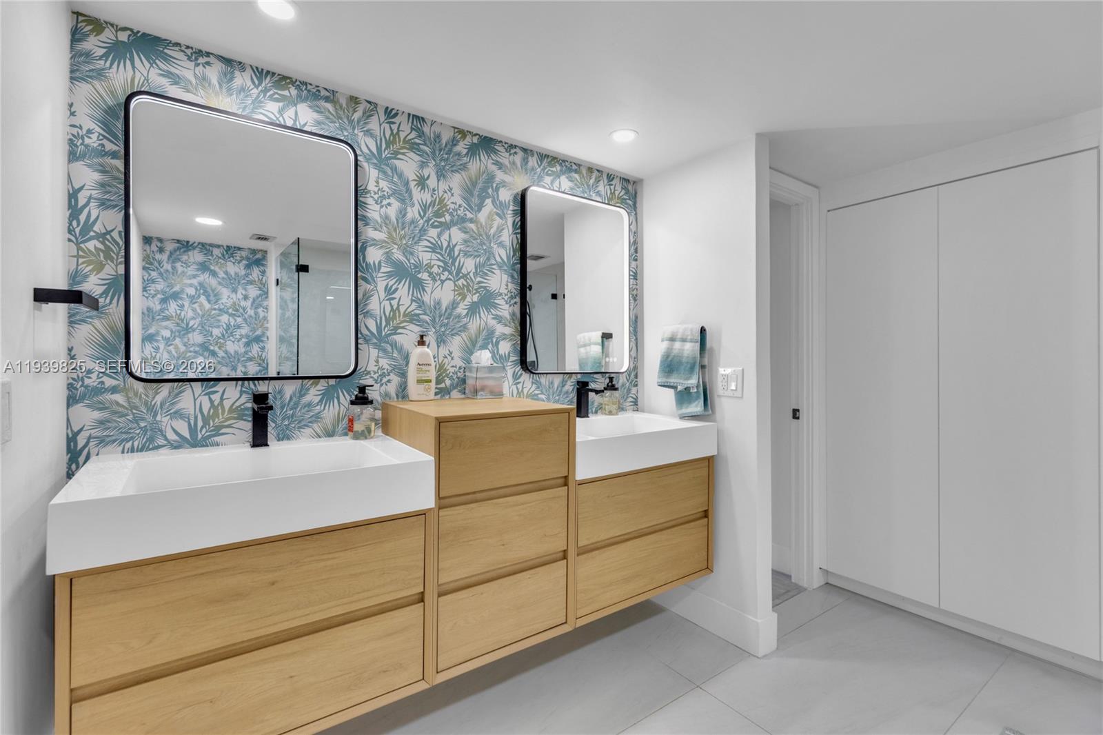 Photo of 2201 Ocean Dr  #2806, Hollywood, Florida, 33019 - 