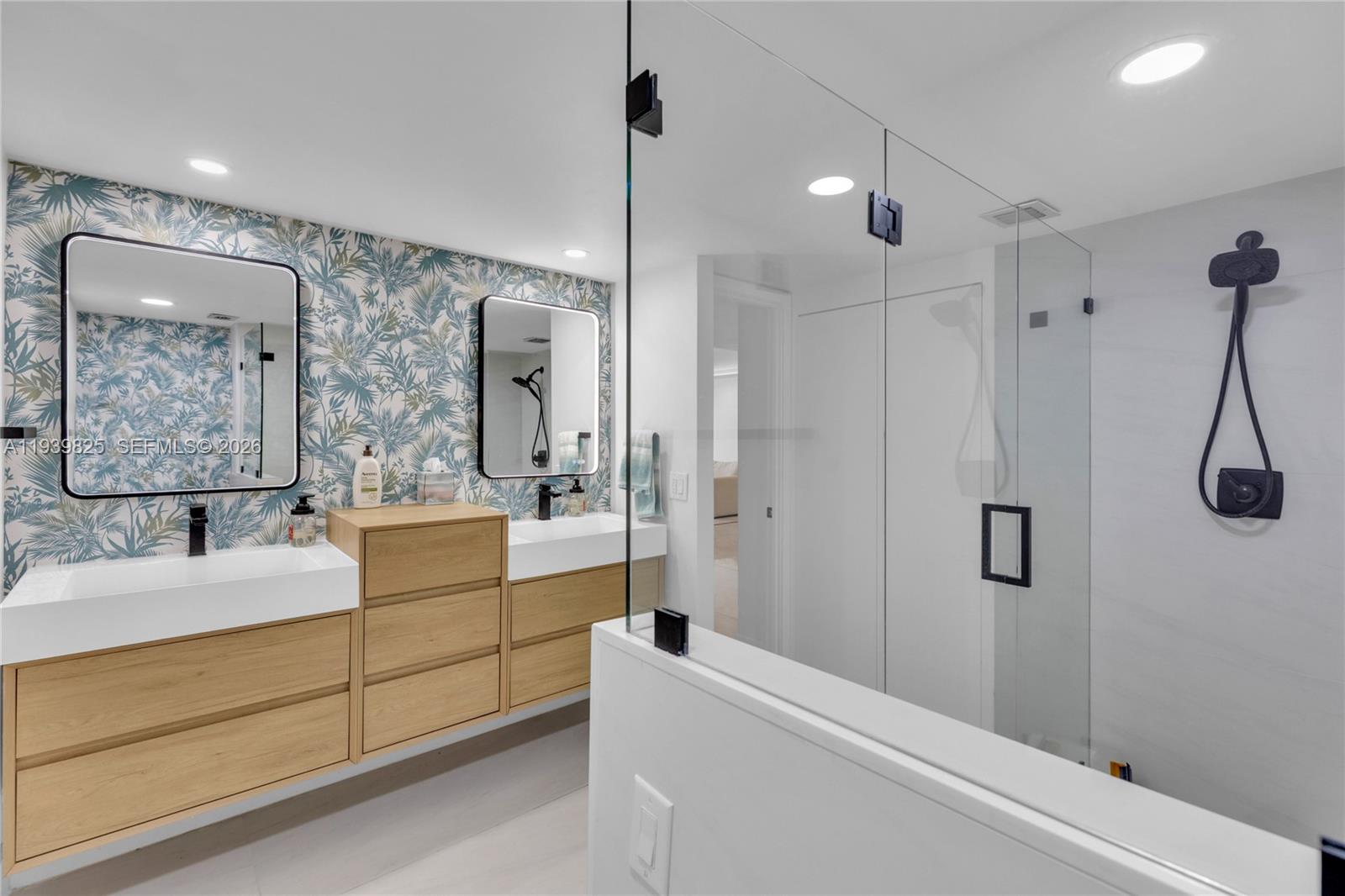 Photo of 2201 Ocean Dr  #2806, Hollywood, Florida, 33019 - 