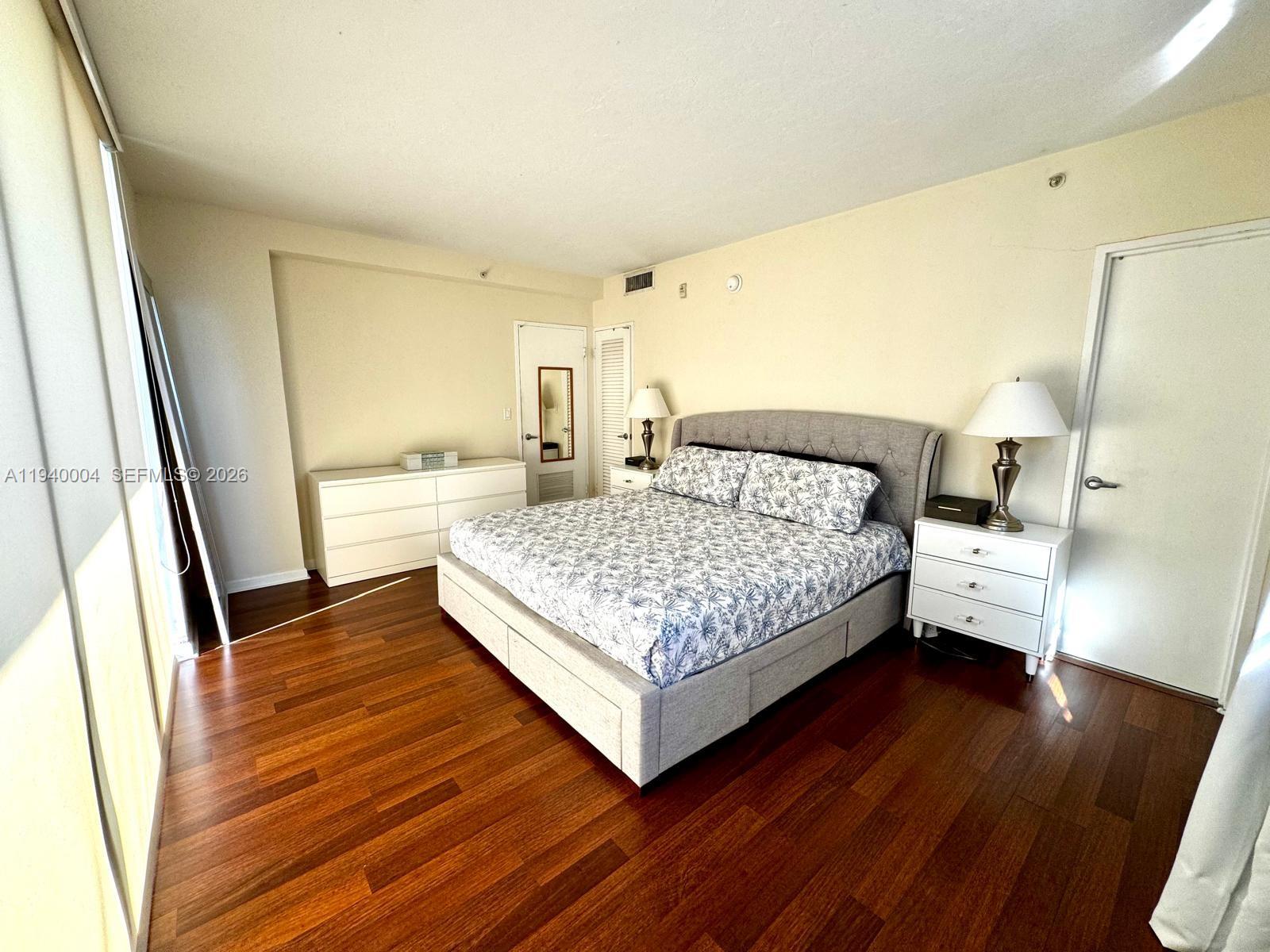 Photo of 3001 Ocean Dr #827, Hollywood, Florida, 33019 -