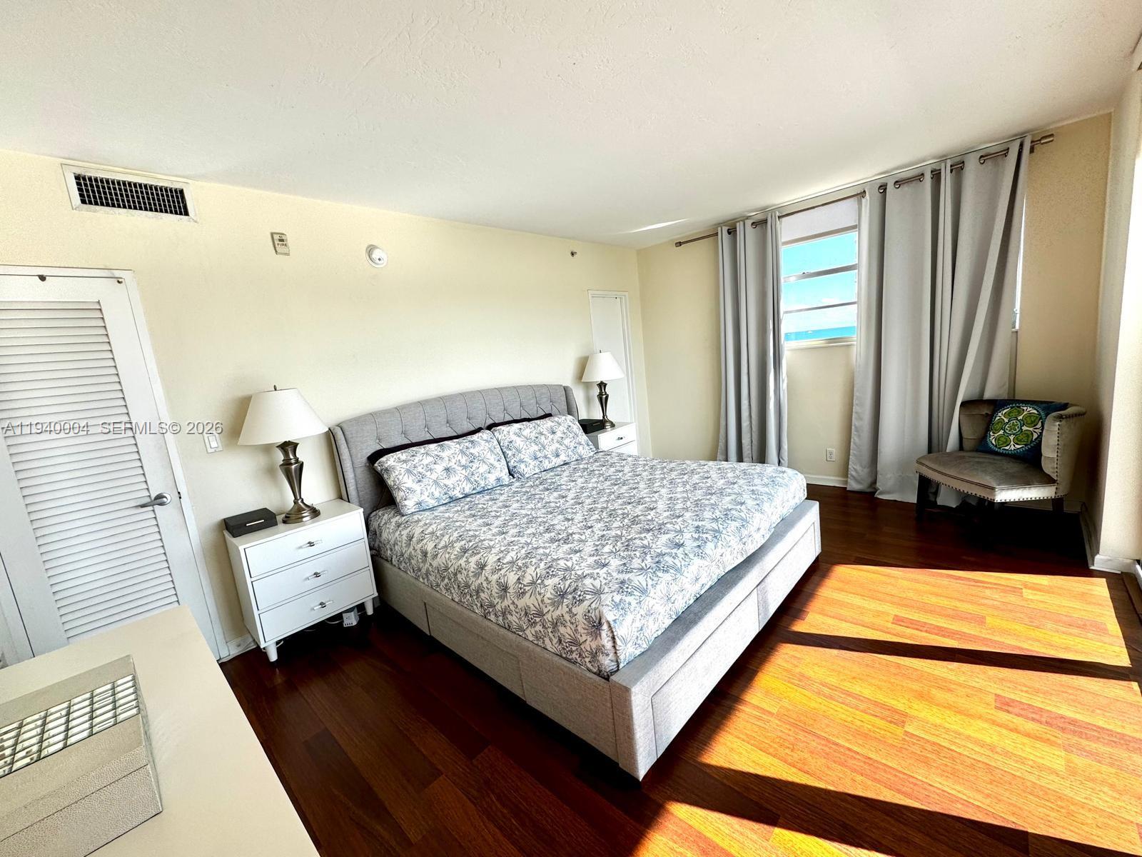 Photo of 3001 Ocean Dr #827, Hollywood, Florida, 33019 -