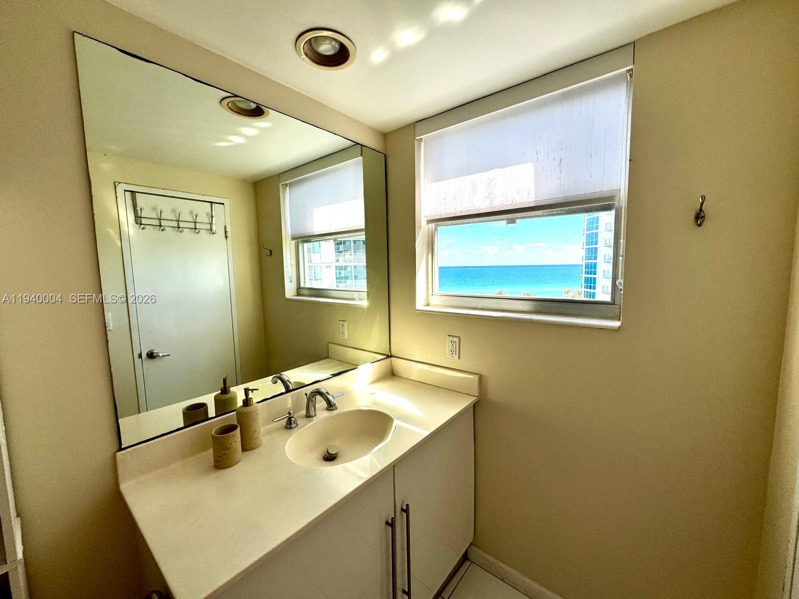 Photo of 3001 Ocean Dr #827, Hollywood, Florida, 33019 -