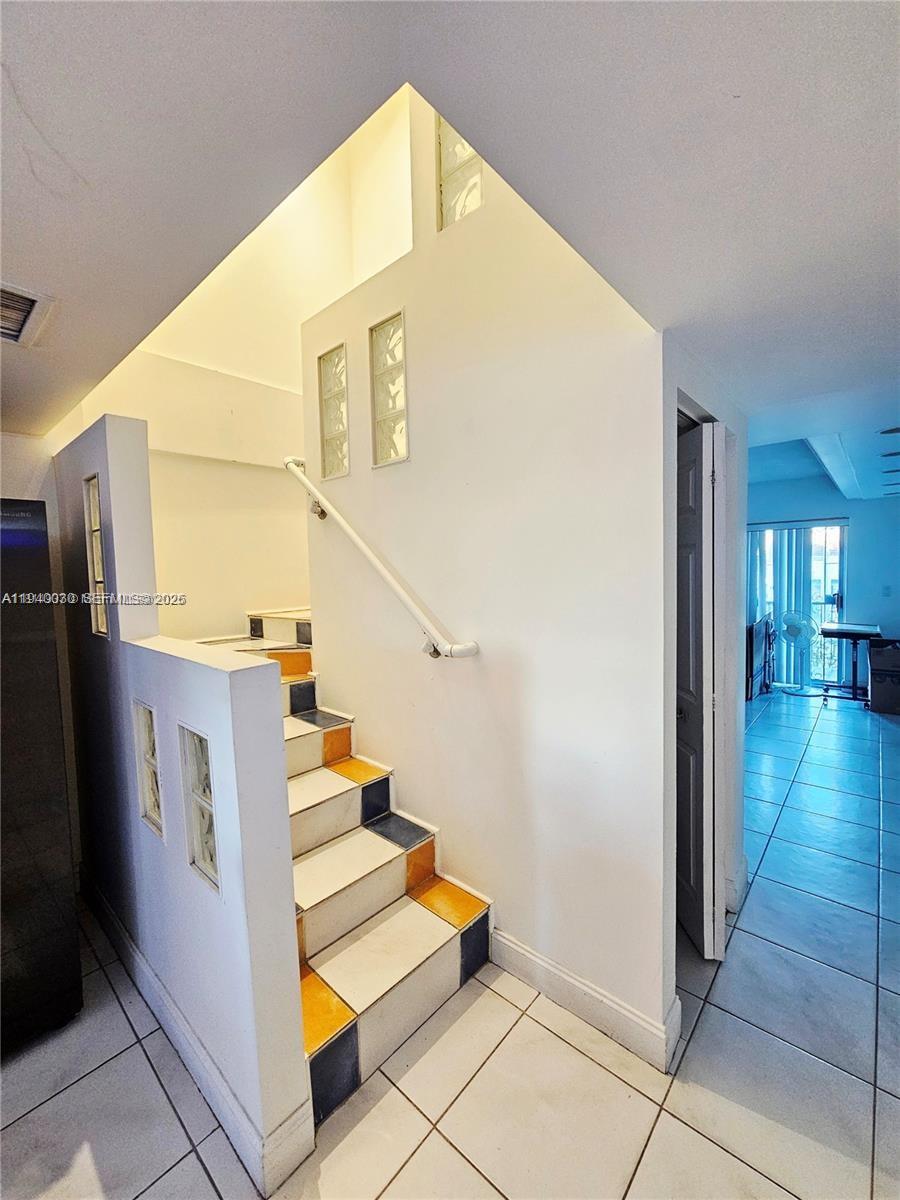 1207 2 / 1 896 кв.футов $ 2026-03-20 0 Фото