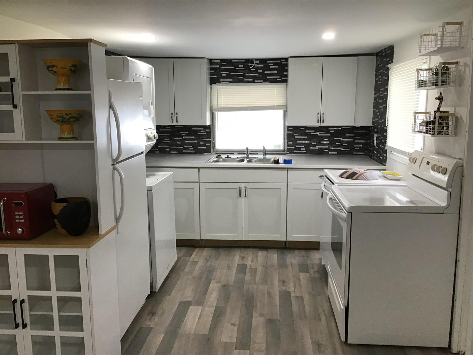 Ver detalles / 3 1250 sq. ft. $ 2026-05-01 0 foto