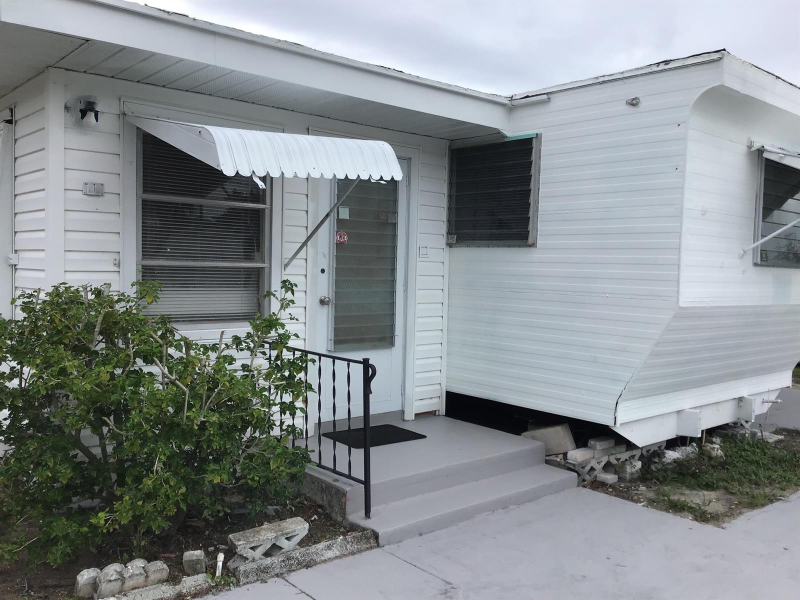 Ver detalles / 3 1250 sq. ft. $ 2026-05-01 0 foto
