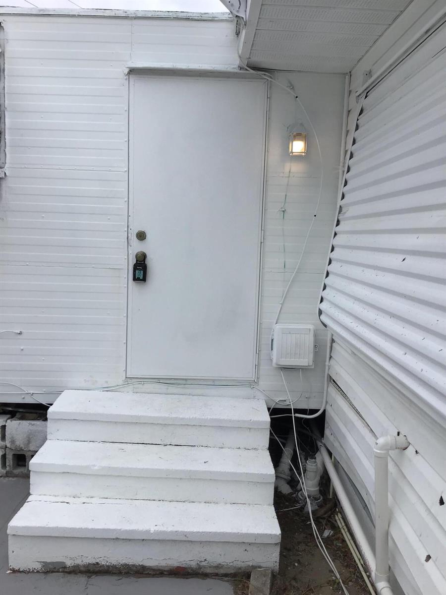 Ver detalles / 3 1250 sq. ft. $ 2026-05-01 0 foto