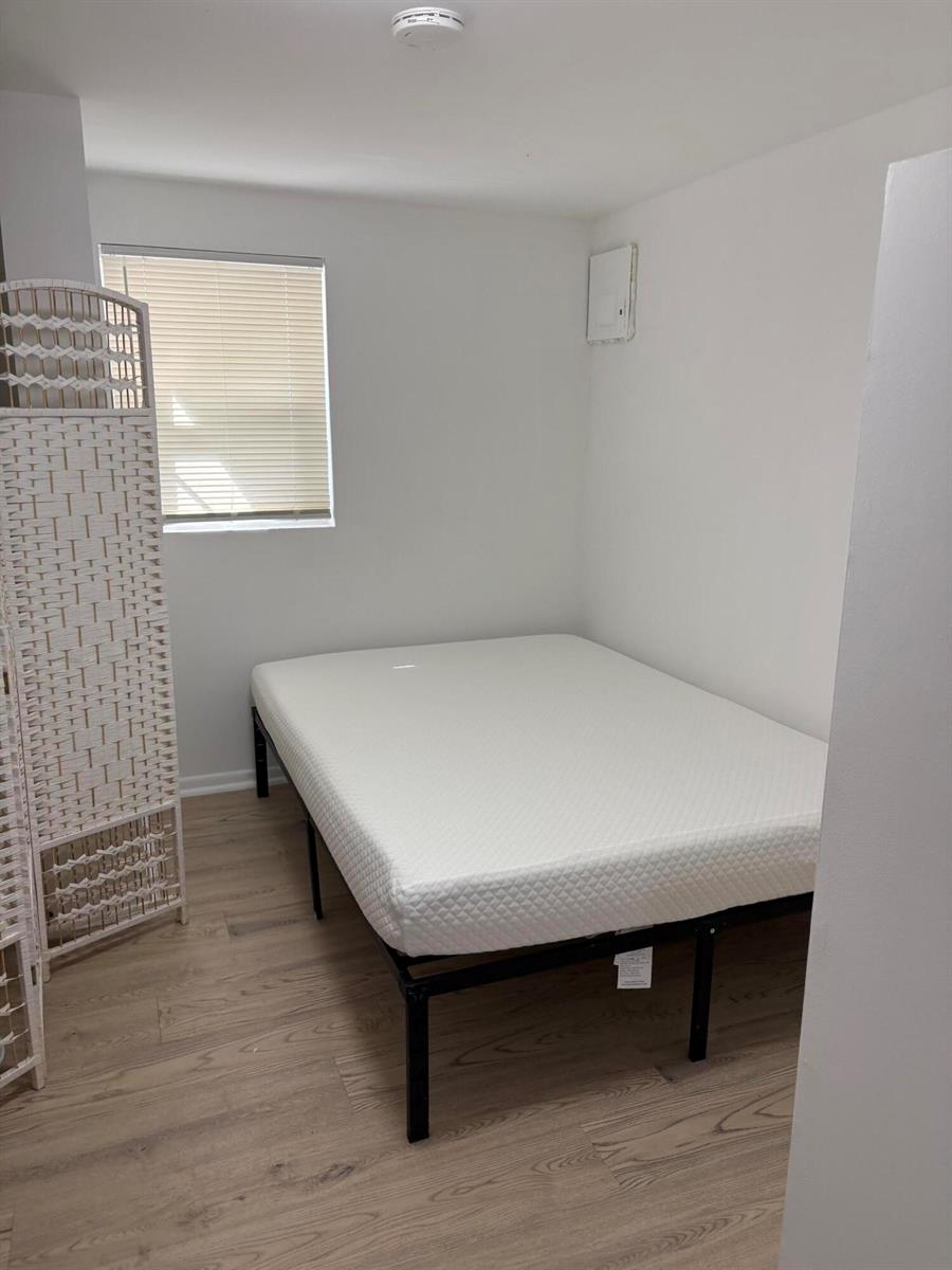 Ver detalles / 3 1250 sq. ft. $ 2026-05-01 0 foto