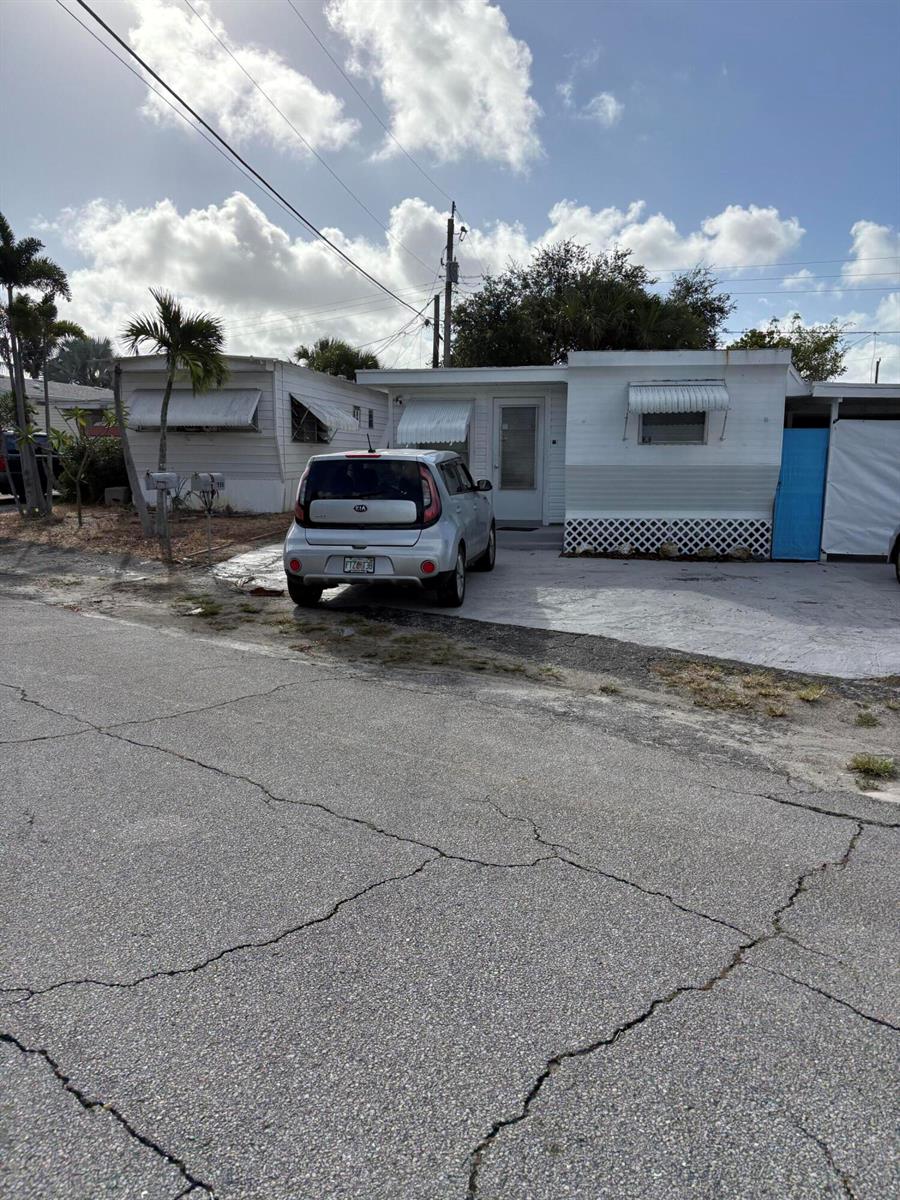 Ver detalles / 3 1250 sq. ft. $ 2026-05-01 0 foto