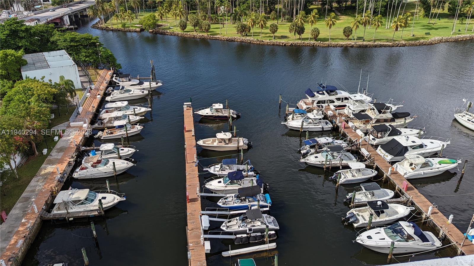   /   кв.футов $ 2026-01-07 0 Фото