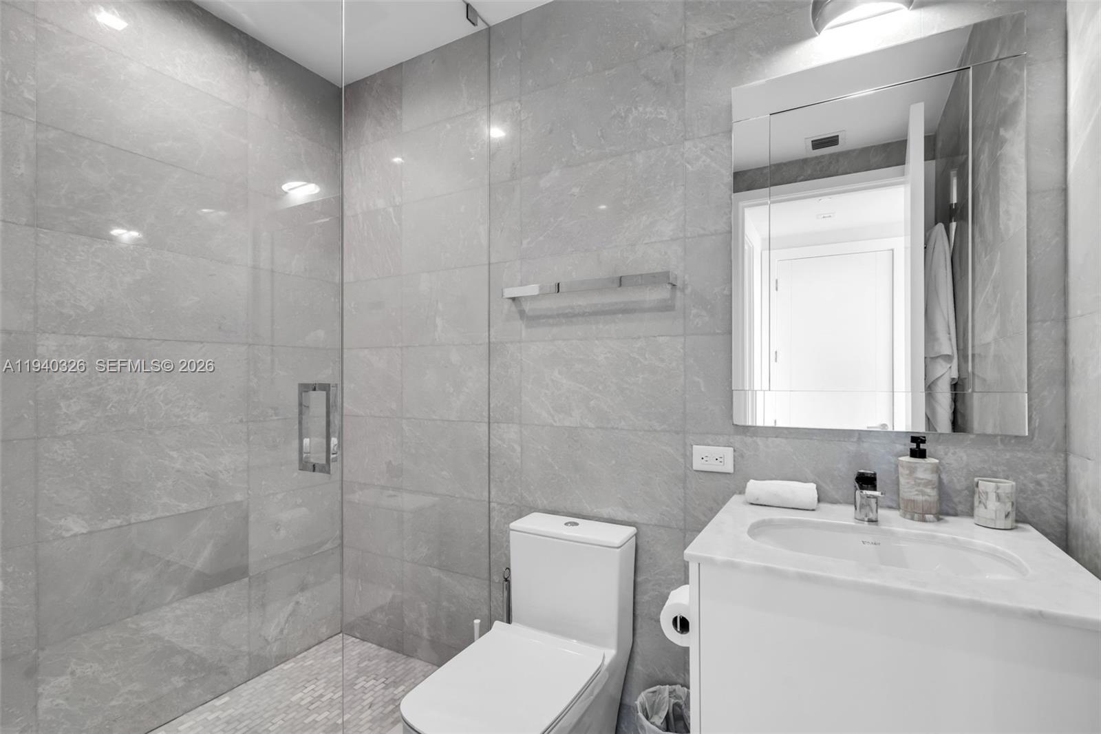 402 3 / 5 2797 sq. ft. $ 2026-01-07 0 Photo