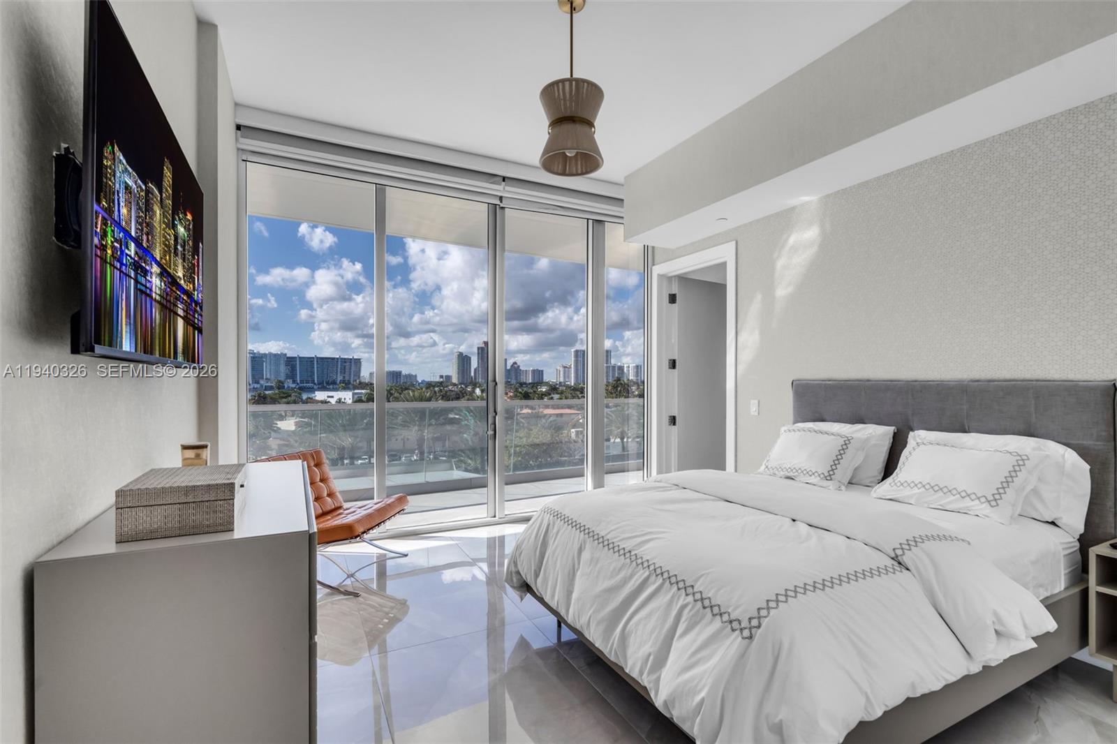 402 3 / 5 2797 sq. ft. $ 2026-01-07 0 Photo