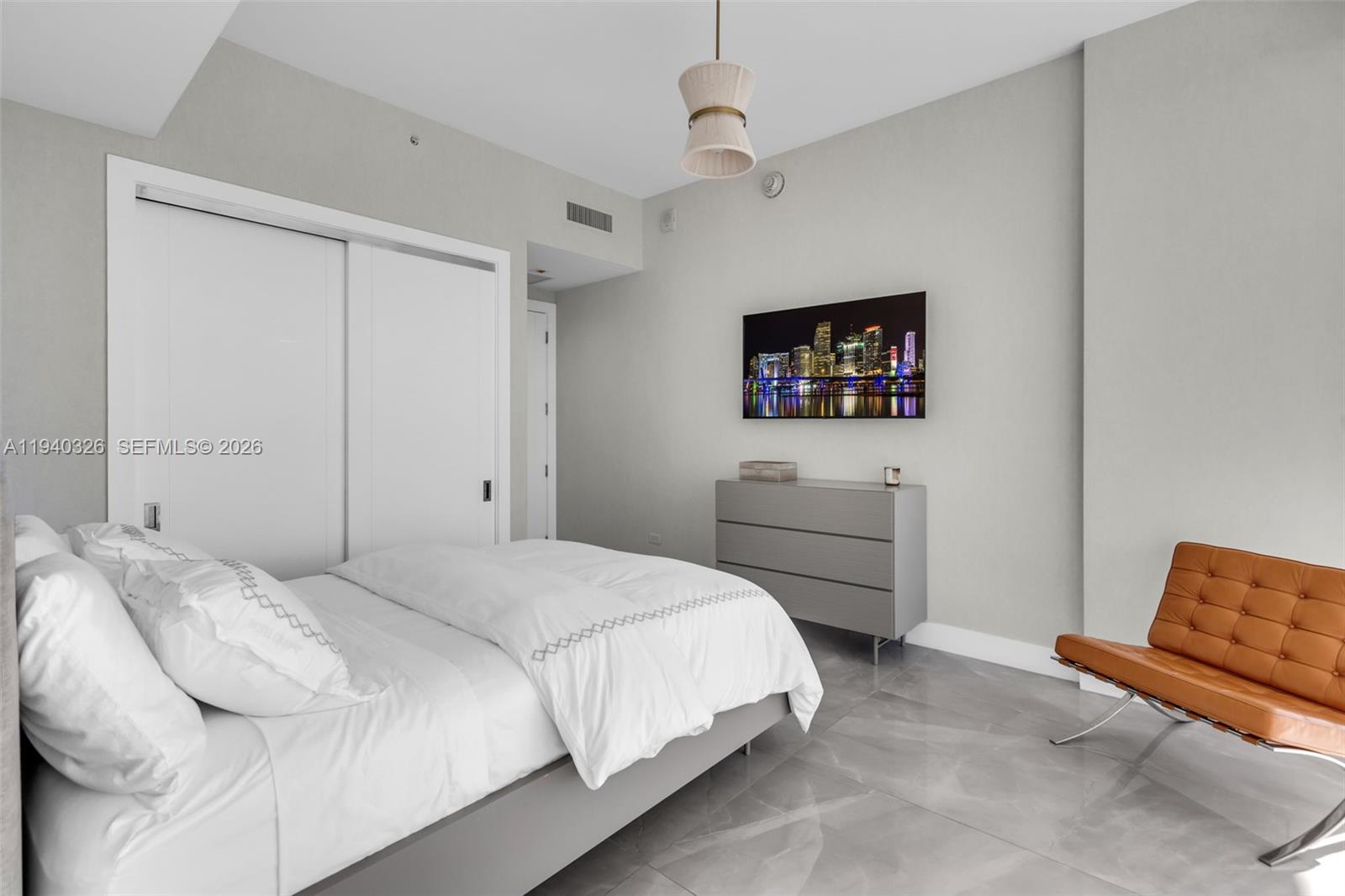 402 3 / 5 2797 sq. ft. $ 2026-01-07 0 Photo