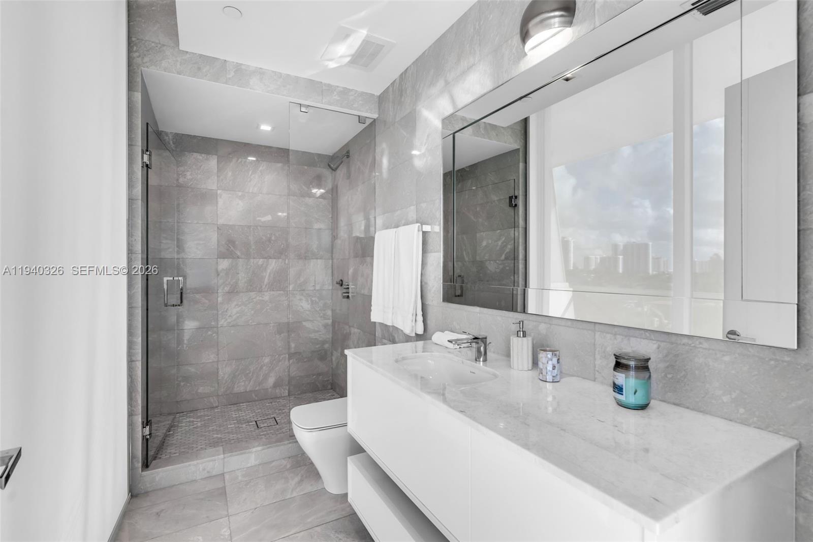 402 3 / 5 2797 sq. ft. $ 2026-01-07 0 Photo