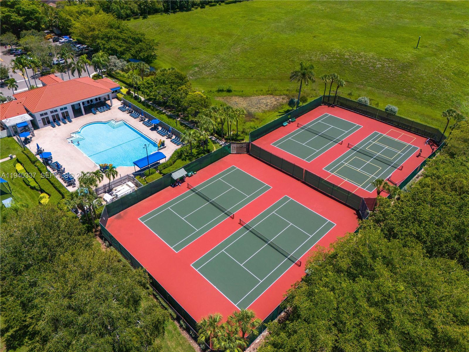 Photo of 1450 Weeping Willow Way  (1450), Hollywood, Florida, 33019 - 