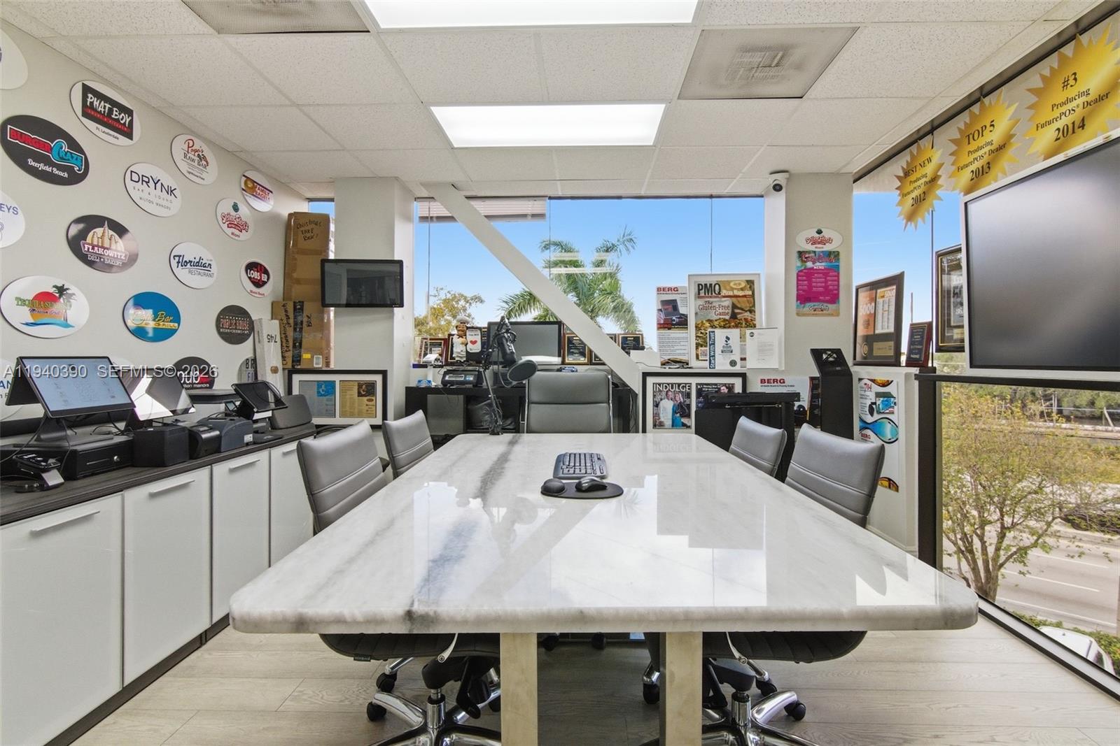 301  /   кв.футов $ 2026-01-07 0 Фото